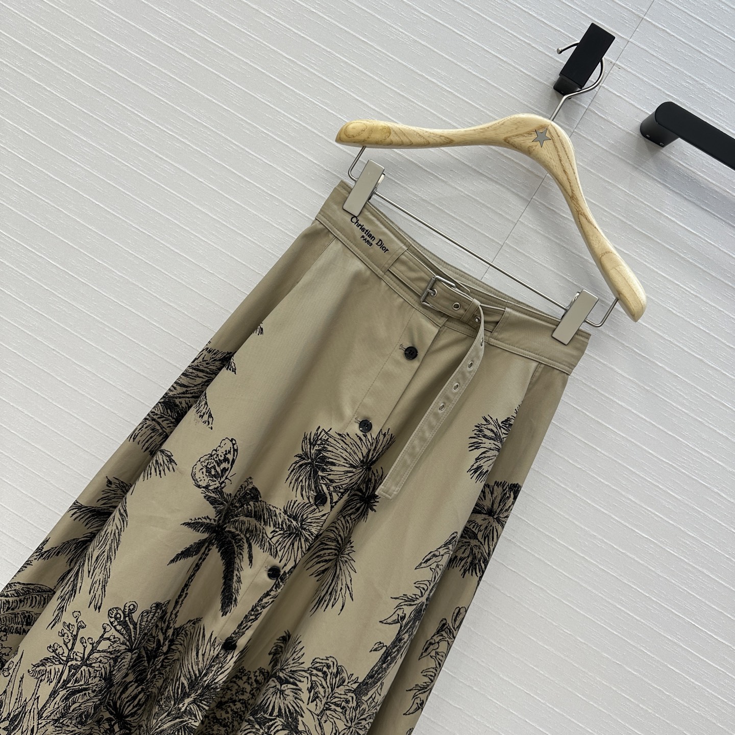 高端品质❤️Dio*25新品 榛果色茹伊印花长款半裙，重新诠释D家经典丛林动物图案。定制进口高密度纯棉面