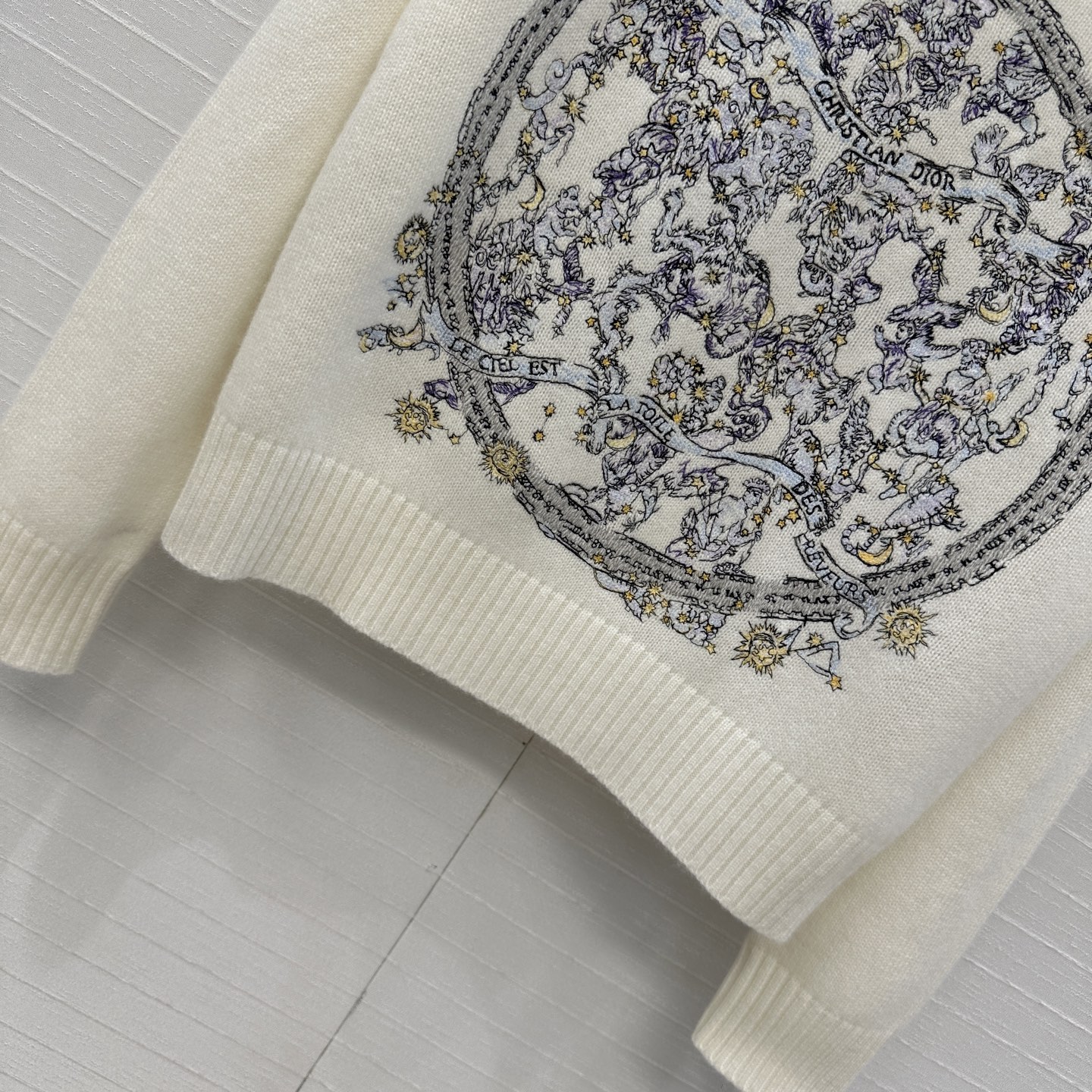 原单品质🖤MissD秋冬新品限定系列，天马行空星座图案刺绣羊绒毛衣！⚠️瑞士机满幅重工多色定位刺绣工艺系