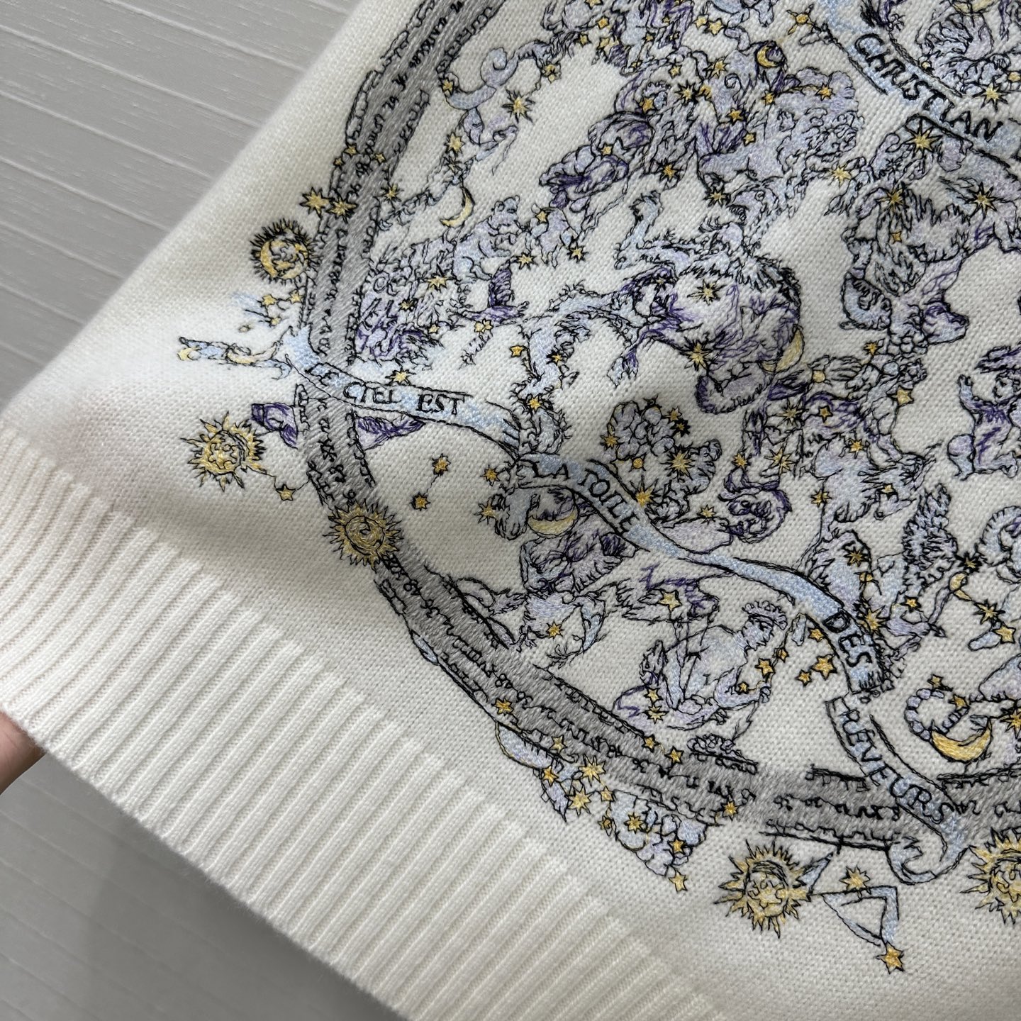 原单品质🖤MissD秋冬新品限定系列，天马行空星座图案刺绣羊绒毛衣！⚠️瑞士机满幅重工多色定位刺绣工艺系