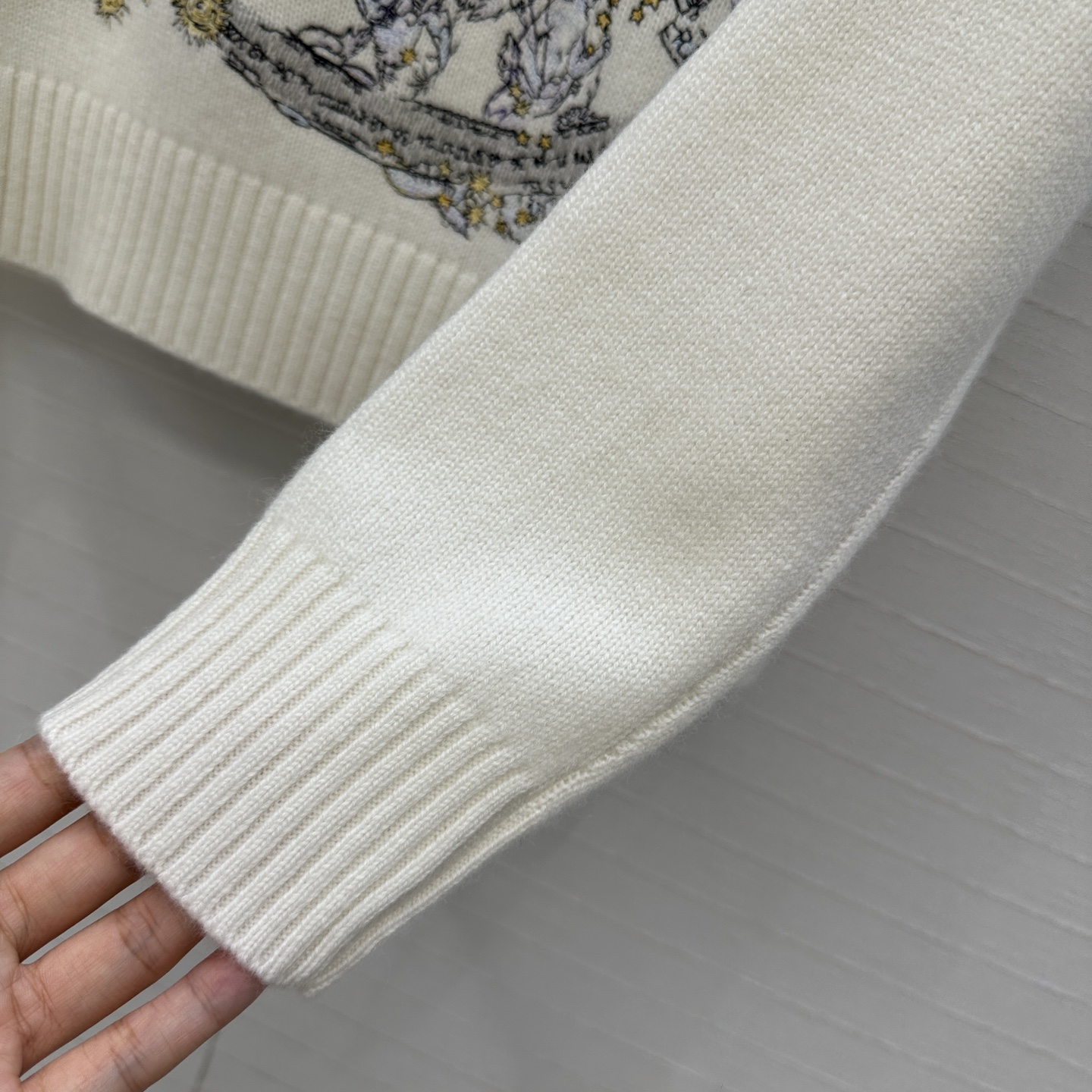 原单品质🖤MissD秋冬新品限定系列，天马行空星座图案刺绣羊绒毛衣！⚠️瑞士机满幅重工多色定位刺绣工艺系