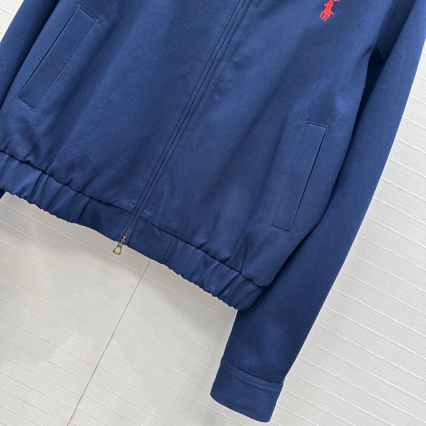 强烈推荐❤️RL长期主义穿搭 老干部风夹克外套，经典logo刺绣徽标点缀，短款拉链版型上身休闲帅气不挑人