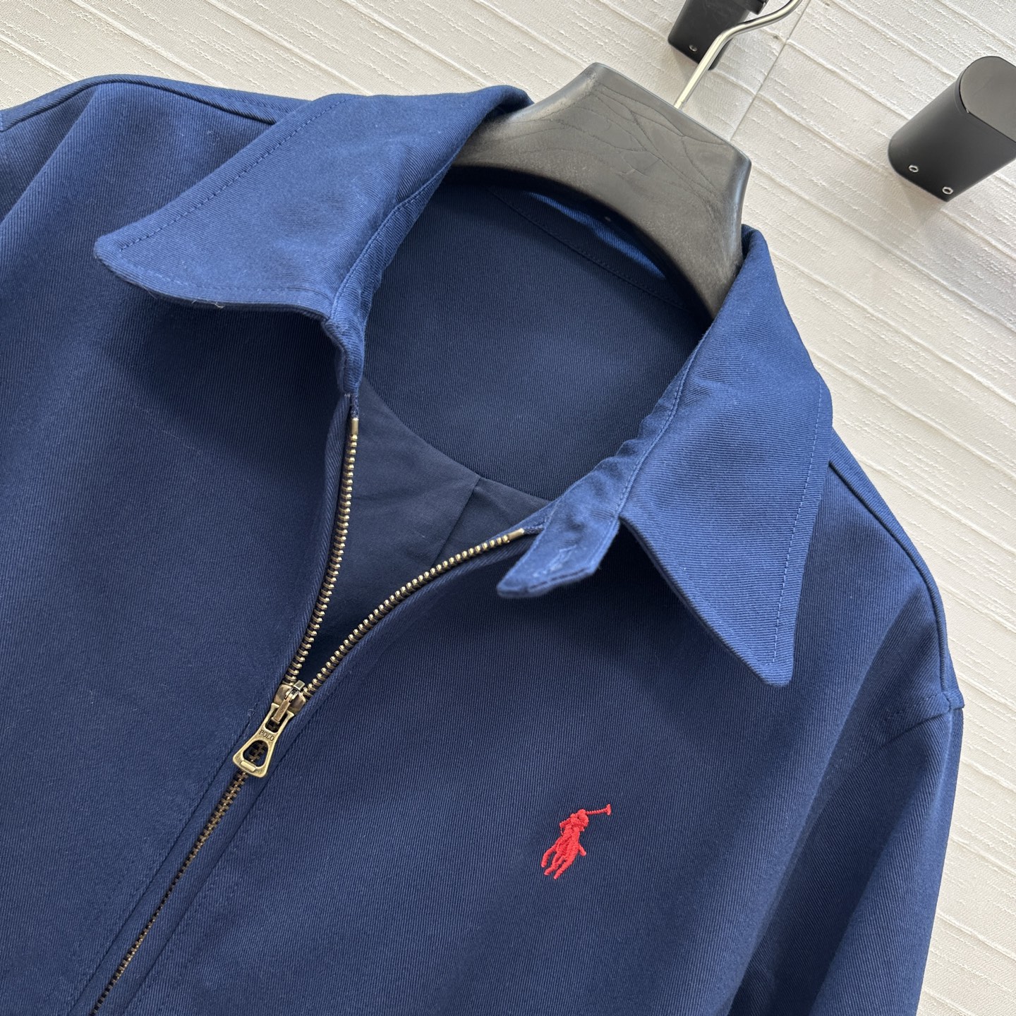 强烈推荐❤️RL长期主义穿搭 老干部风夹克外套，经典logo刺绣徽标点缀，短款拉链版型上身休闲帅气不挑人