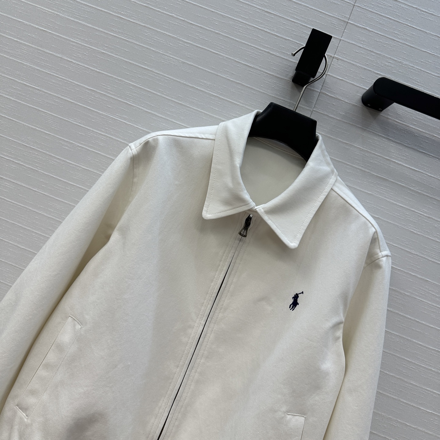 强烈推荐❤️RL长期主义穿搭 老干部风夹克外套，经典logo刺绣徽标点缀，短款拉链版型上身休闲帅气不挑人