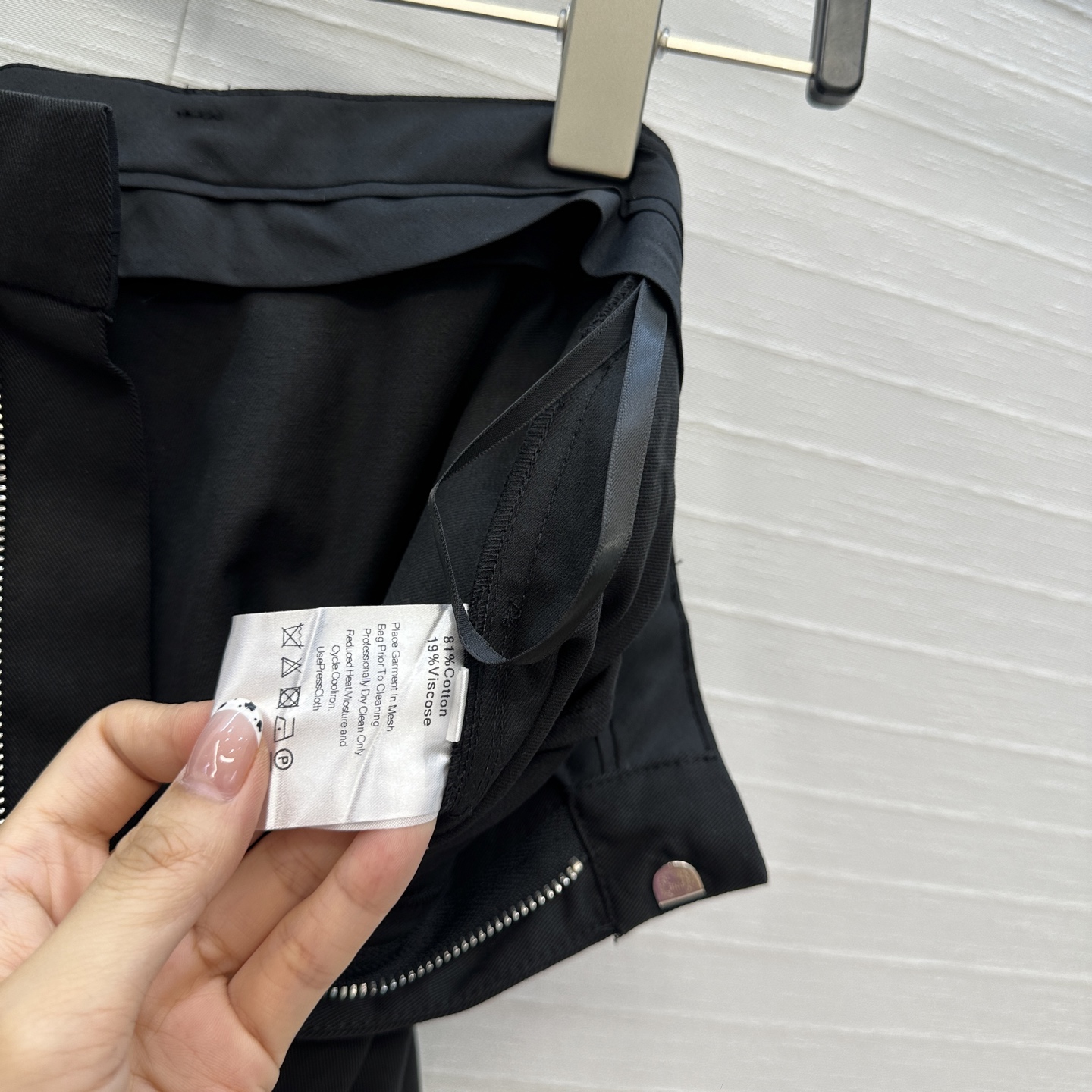 强烈推荐❤️Bv新品高智感简洁穿搭日常通勤风，宽松休闲半身裤裙，大A摆剪裁不挑人版型演绎随性优雅的高级感