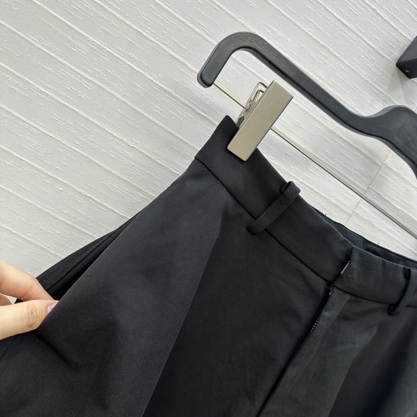 强烈推荐❤️Bv新品高智感简洁穿搭日常通勤风，宽松休闲半身裤裙，大A摆剪裁不挑人版型演绎随性优雅的高级感