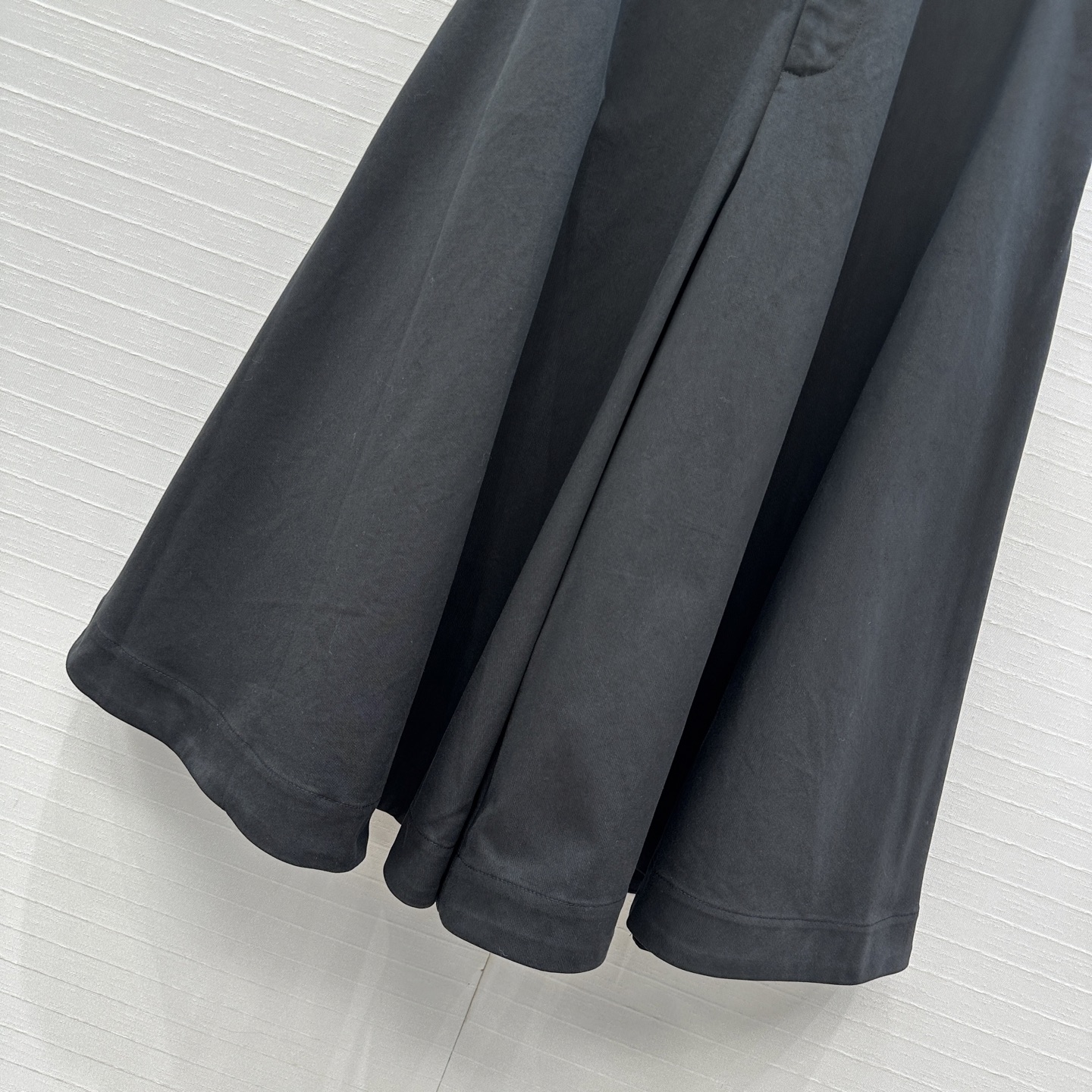 强烈推荐❤️Bv新品高智感简洁穿搭日常通勤风，宽松休闲半身裤裙，大A摆剪裁不挑人版型演绎随性优雅的高级感