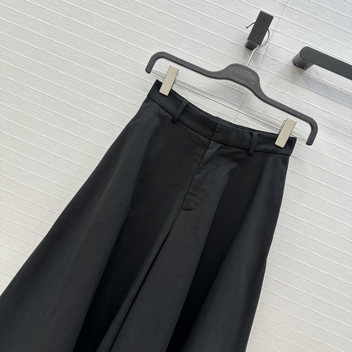 强烈推荐❤️Bv新品高智感简洁穿搭日常通勤风，宽松休闲半身裤裙，大A摆剪裁不挑人版型演绎随性优雅的高级感