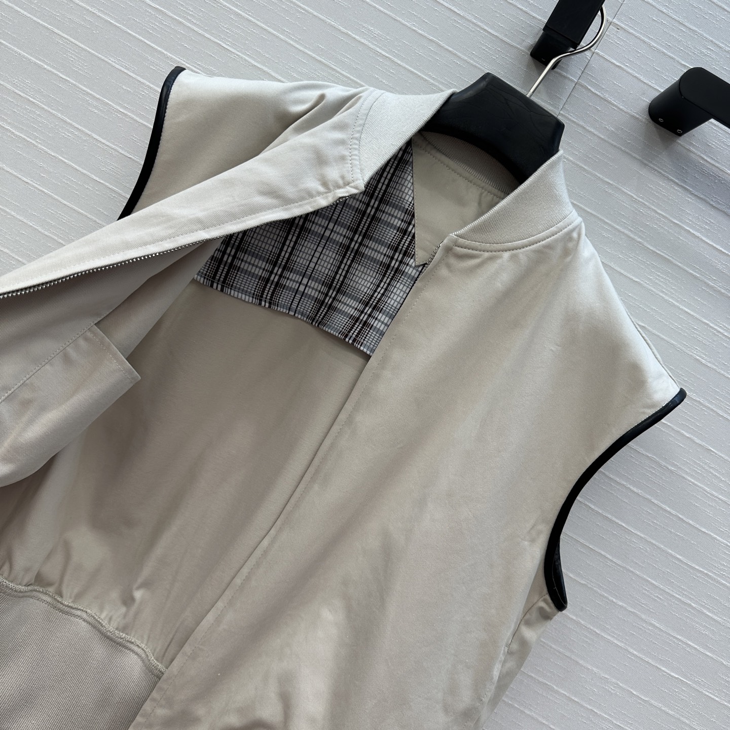 强烈推荐❤️BV早秋皮边无袖马甲外套！斜纹棉面料挺阔有型！罗纹拼接下摆双拉链设计摩登，立体剪裁版型百搭不