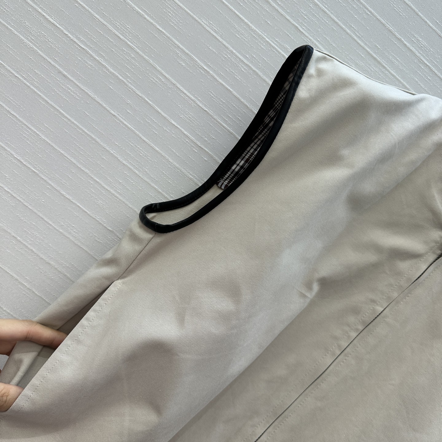 强烈推荐❤️BV早秋皮边无袖马甲外套！斜纹棉面料挺阔有型！罗纹拼接下摆双拉链设计摩登，立体剪裁版型百搭不