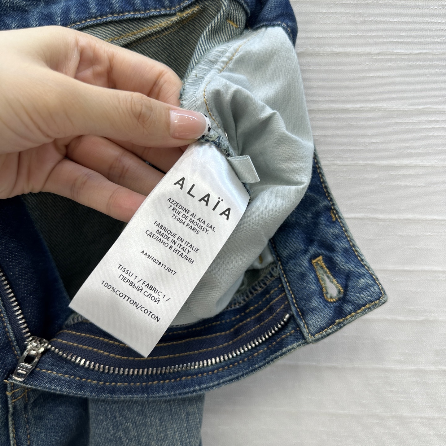 独家首发❤️爆单推荐，Alai*25新品高腰复古洗水牛仔裤！修身小直筒剪裁版型不挑人百搭又显瘦！提臀后腰