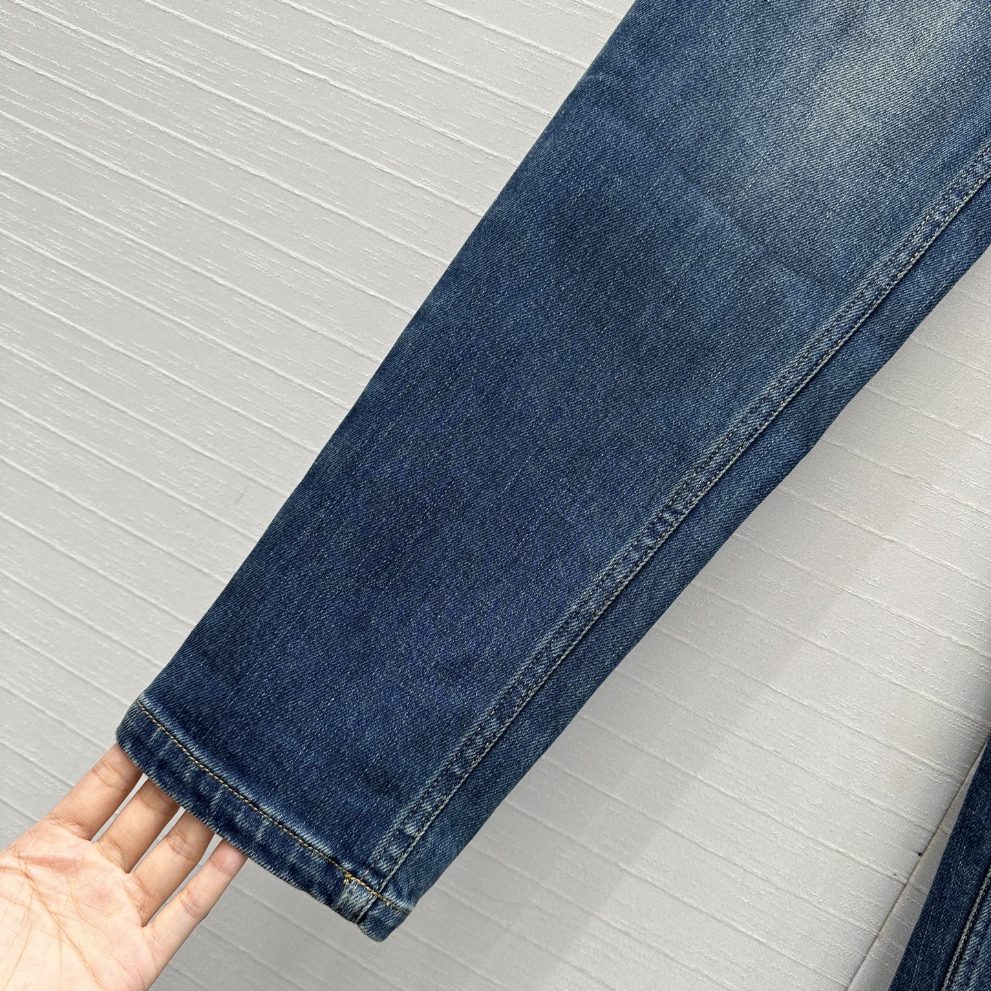 独家首发❤️爆单推荐，Alai*25新品高腰复古洗水牛仔裤！修身小直筒剪裁版型不挑人百搭又显瘦！提臀后腰