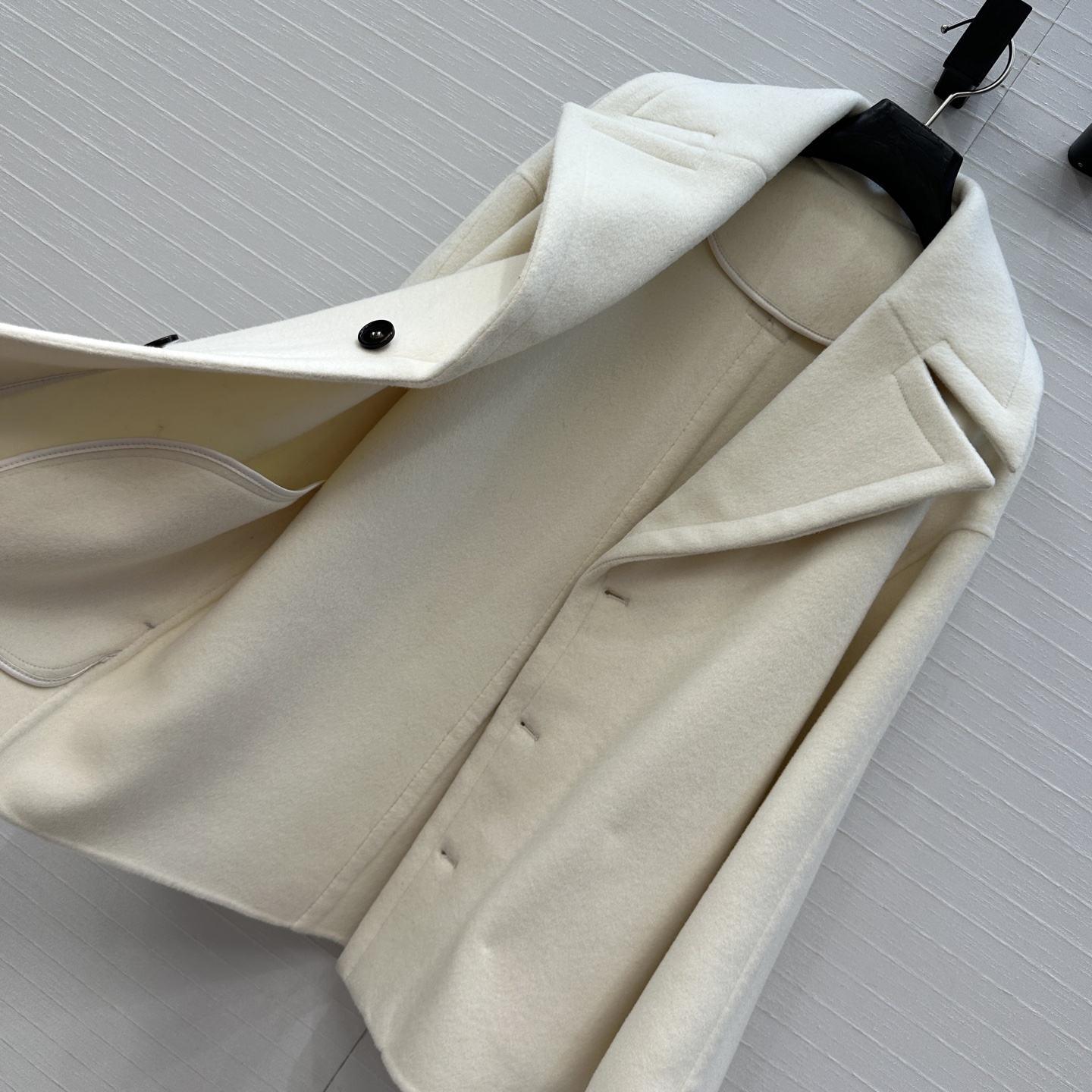 独家首发❤️高端原单品质！Lw早秋新品 皮革贴绣单排扣西装外套！气质大翻领茧型设计版型上身简约松弛随性帅