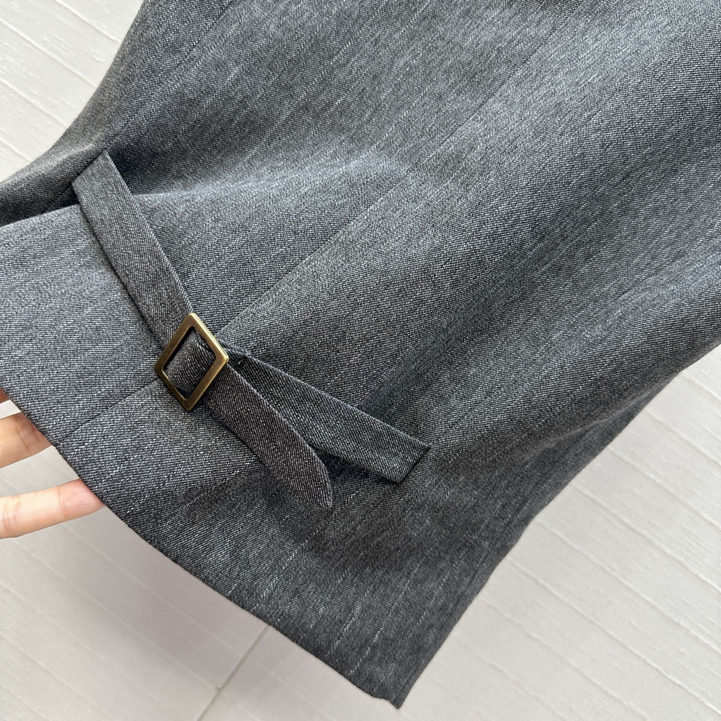 独家首发❤️Bc老钱风穿搭条纹马甲套装。经典束腰马甲搭配抽绳腰褶裥直筒裤，轻松演绎慵懒随性的高级单品。经