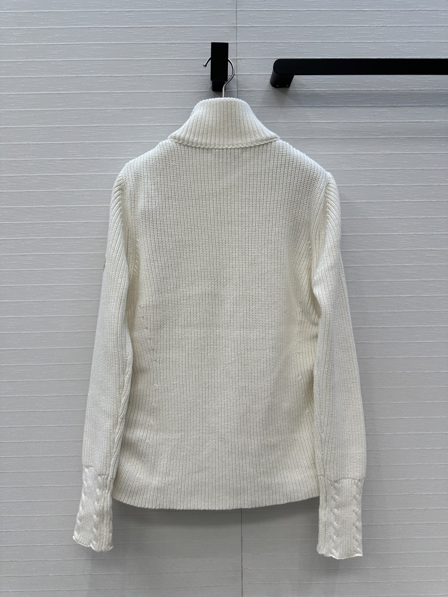 爆单推荐❤️原单品质Moncle*早秋新品 针织拼接羽绒服！冬天的内搭神器早秋必备单品。横纹绗缝经典立领