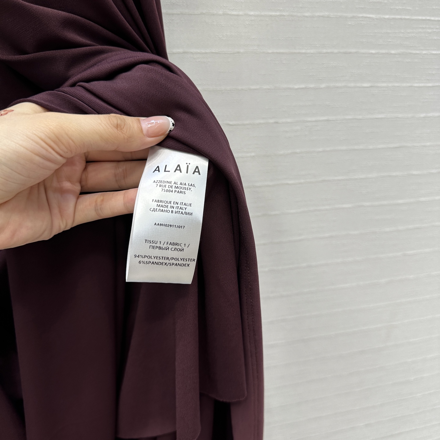 独家首发♥️原单品质，Alai*新品气质宫廷风披肩式垂褶v领长裙！多种方式穿着的叠层设计曲线美，皱褶工艺