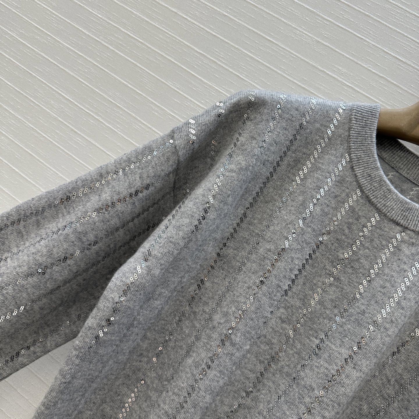 独家首发🍒高端品质！Bc老钱风穿搭，意奢风珠片条纹刺绣羊绒上衣。慵懒自在的氛围感！极简老钱休闲穿搭，打造