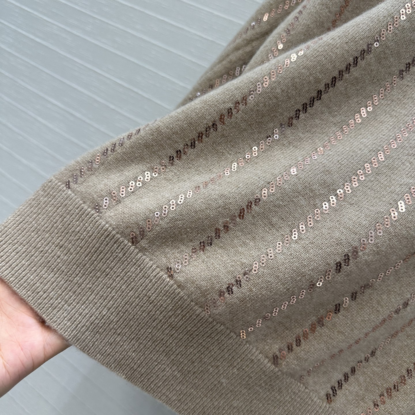 独家首发🍒高端品质！Bc老钱风穿搭，意奢风珠片条纹刺绣羊绒上衣。慵懒自在的氛围感！极简老钱休闲穿搭，打造