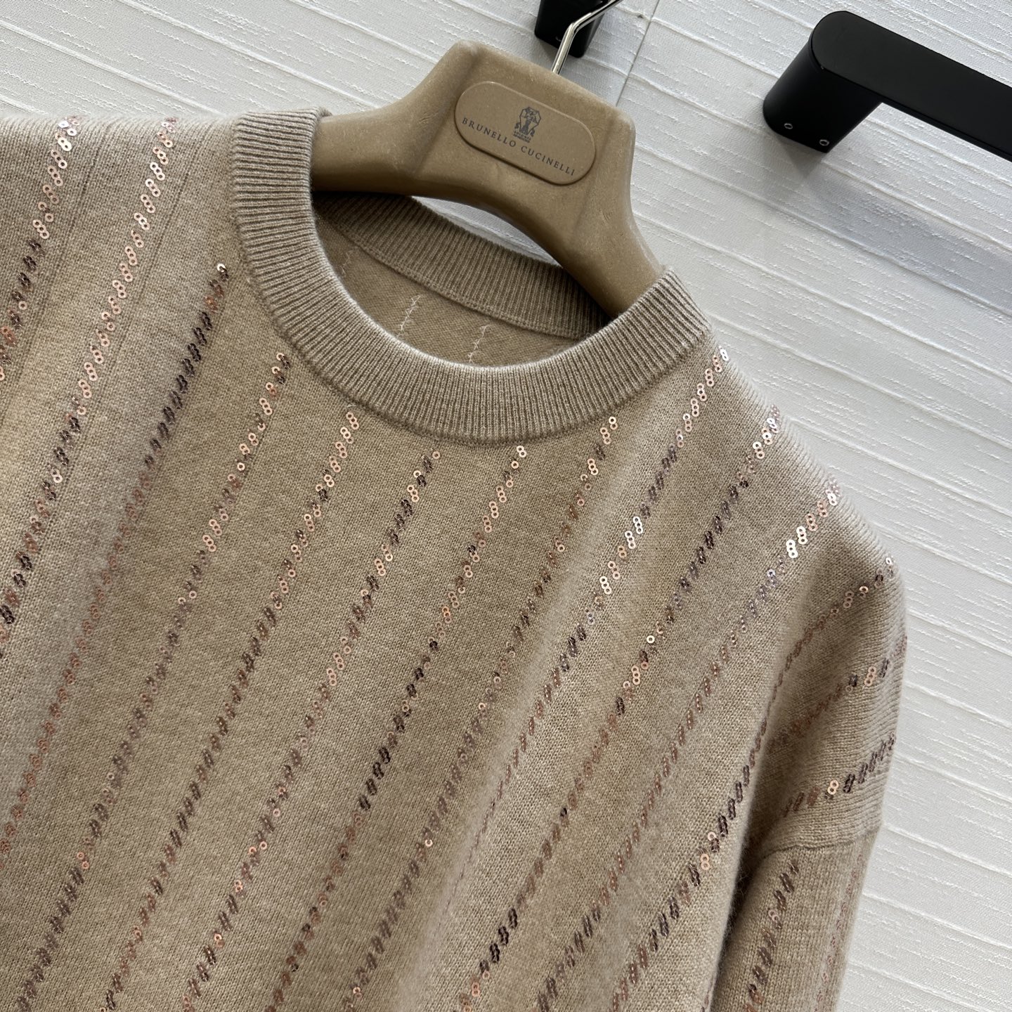 独家首发🍒高端品质！Bc老钱风穿搭，意奢风珠片条纹刺绣羊绒上衣。慵懒自在的氛围感！极简老钱休闲穿搭，打造