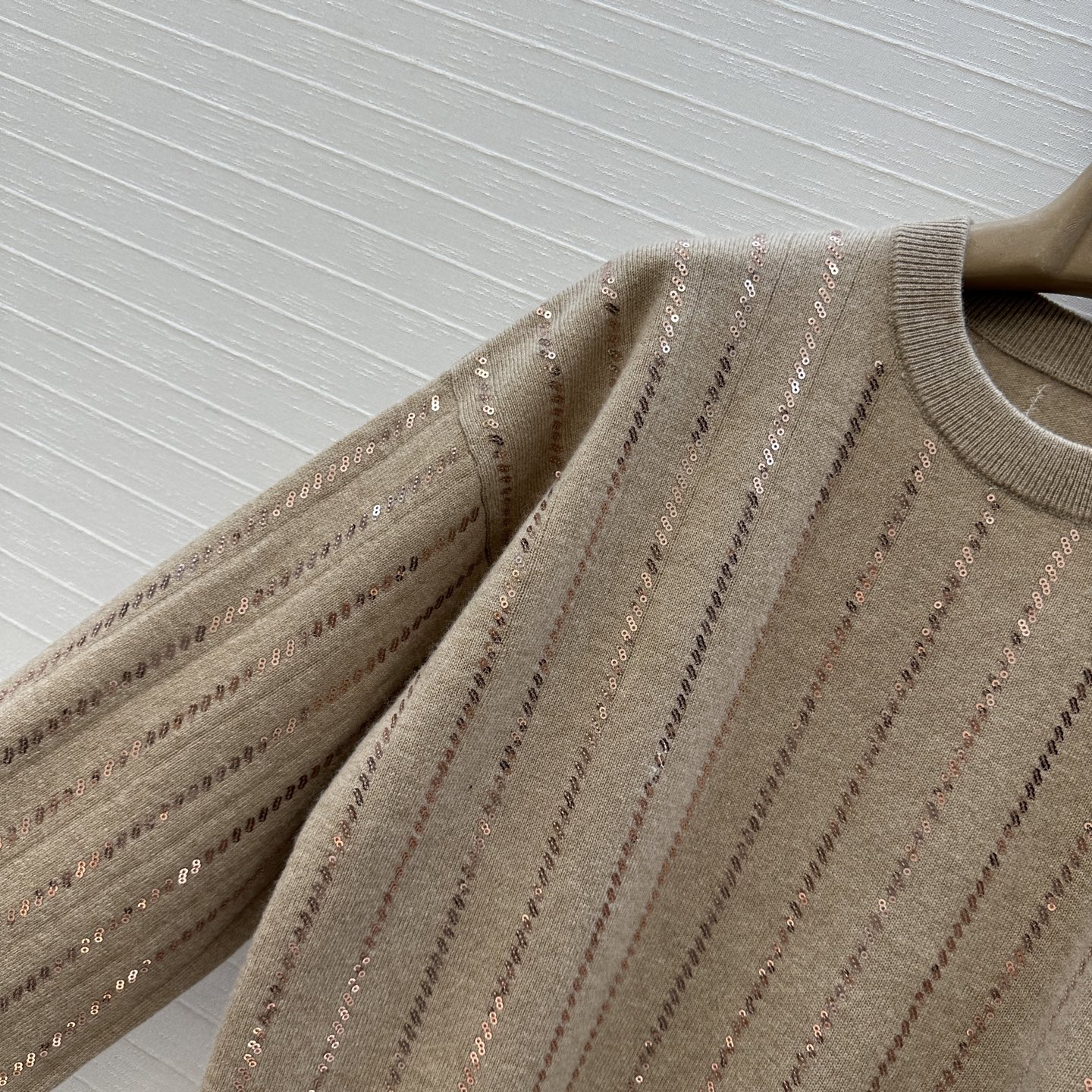 独家首发🍒高端品质！Bc老钱风穿搭，意奢风珠片条纹刺绣羊绒上衣。慵懒自在的氛围感！极简老钱休闲穿搭，打造