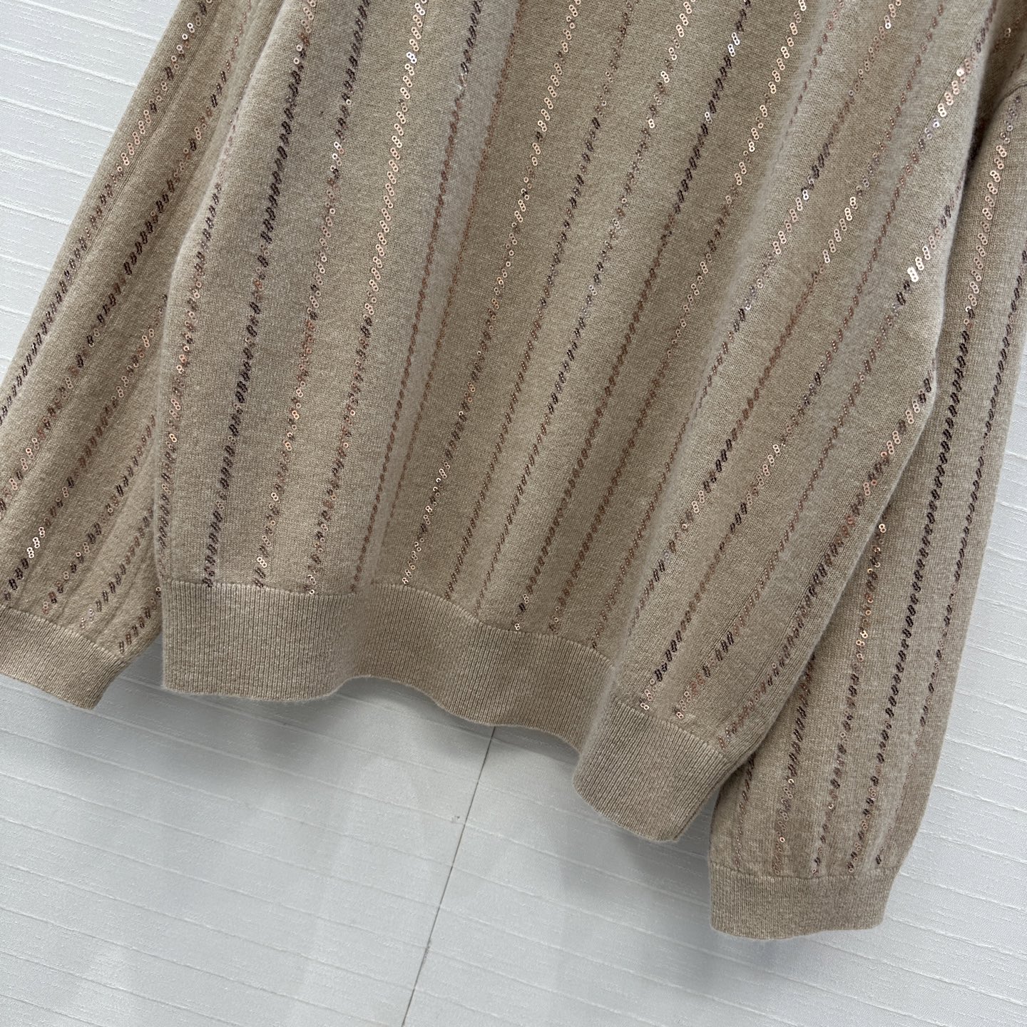 独家首发🍒高端品质！Bc老钱风穿搭，意奢风珠片条纹刺绣羊绒上衣。慵懒自在的氛围感！极简老钱休闲穿搭，打造