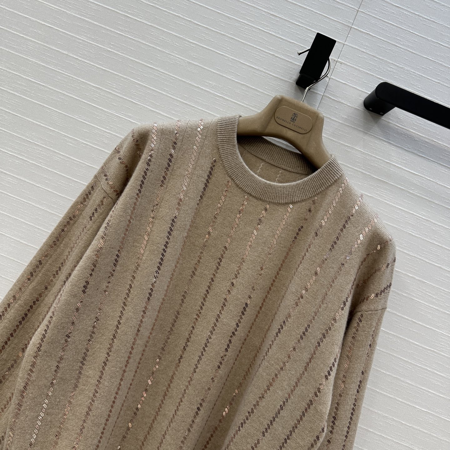 独家首发🍒高端品质！Bc老钱风穿搭，意奢风珠片条纹刺绣羊绒上衣。慵懒自在的氛围感！极简老钱休闲穿搭，打造