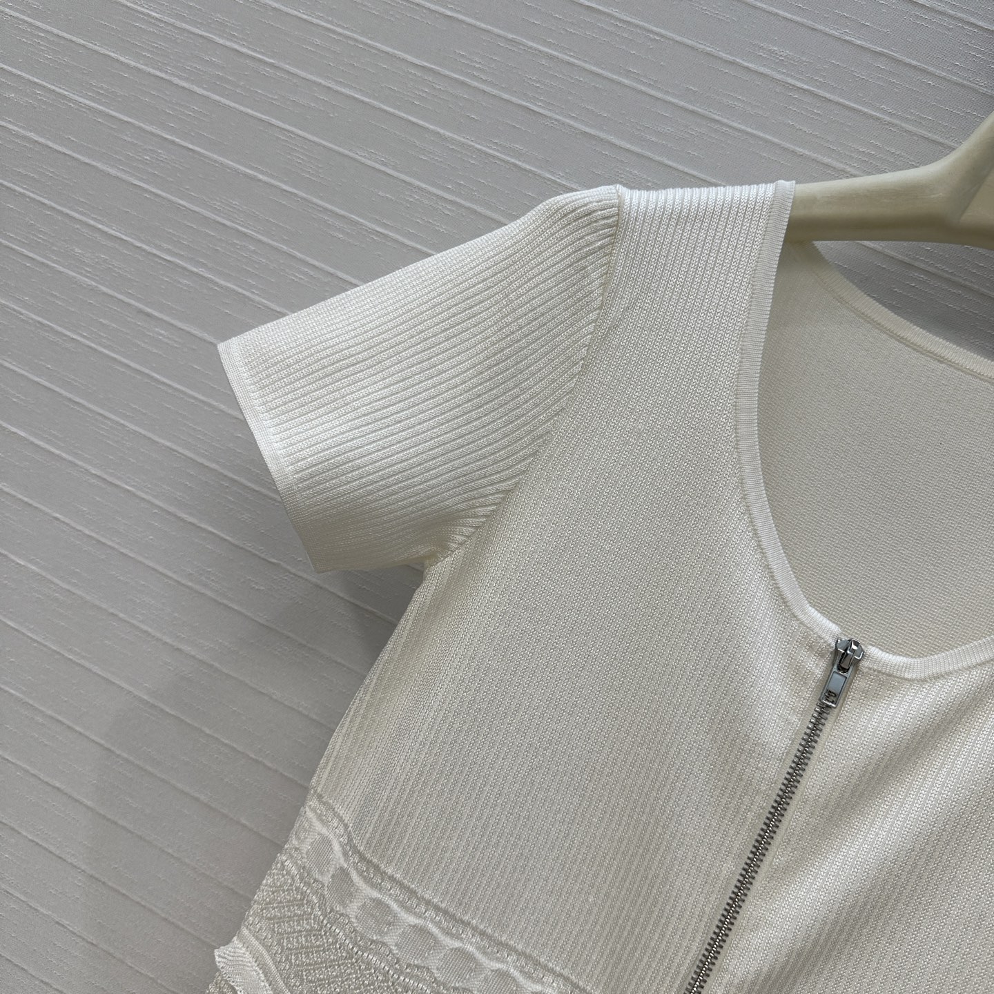 强烈推荐❤️Alai*新品芭蕾风镂空针织连衣裙，气质高级单品！低方领双开拉链设计层次感花边立体蓬蓬裙摆版