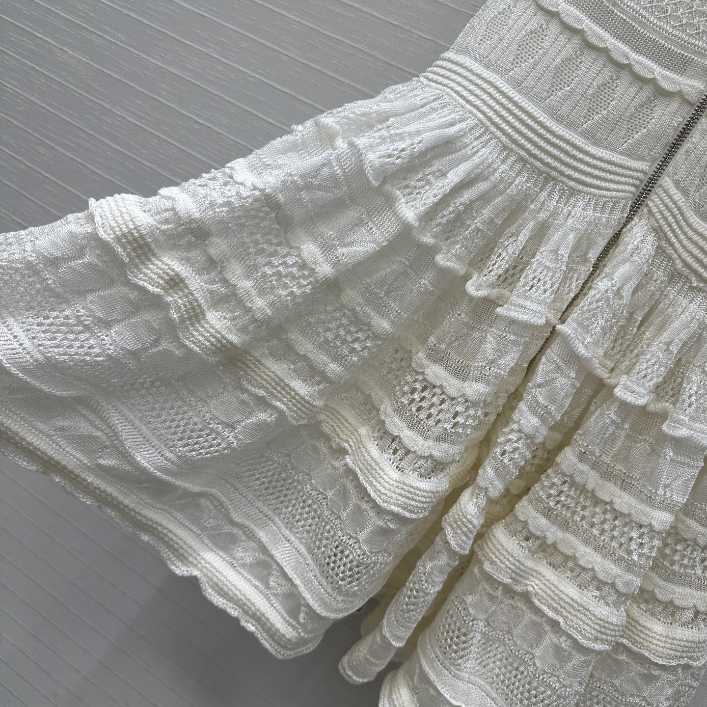 强烈推荐❤️Alai*新品芭蕾风镂空针织连衣裙，气质高级单品！低方领双开拉链设计层次感花边立体蓬蓬裙摆版