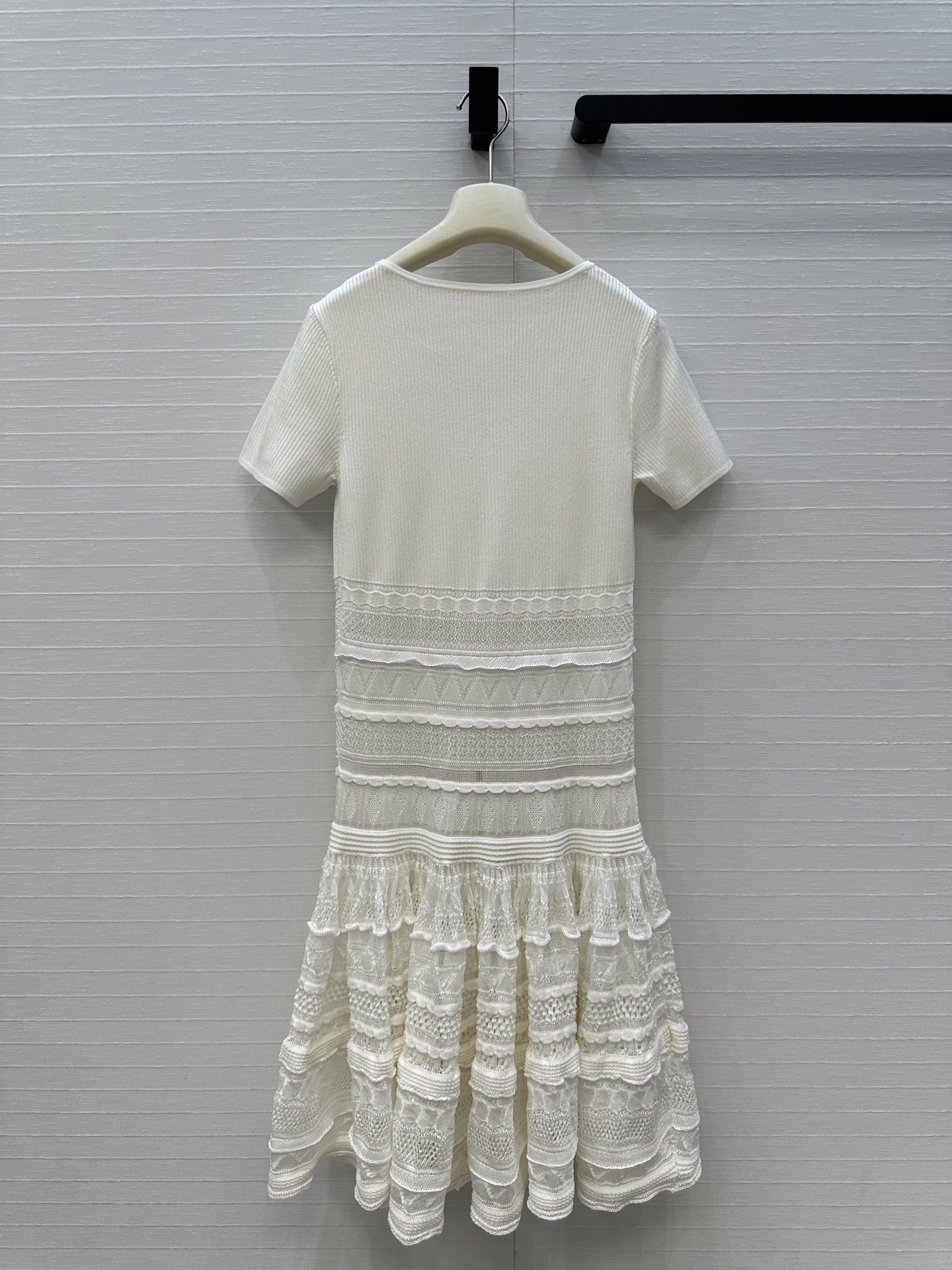 强烈推荐❤️Alai*新品芭蕾风镂空针织连衣裙，气质高级单品！低方领双开拉链设计层次感花边立体蓬蓬裙摆版