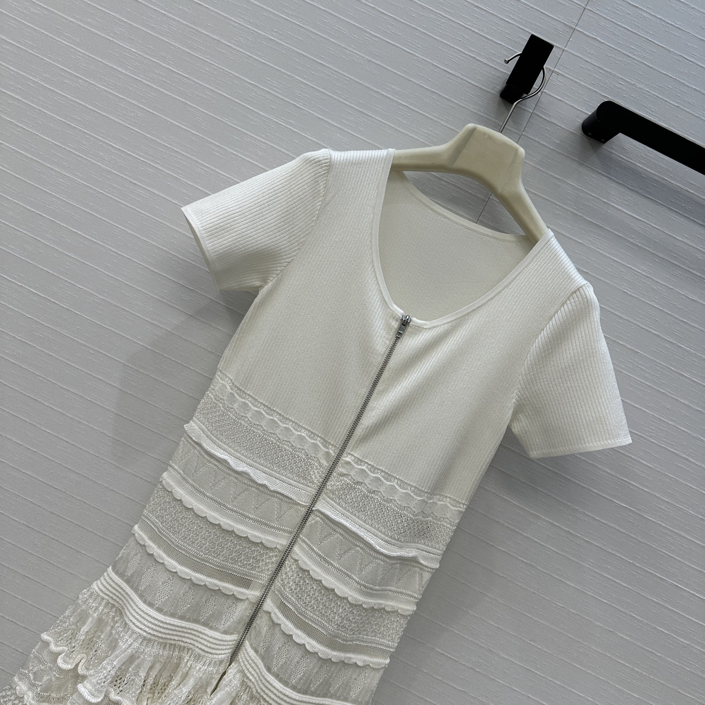 强烈推荐❤️Alai*新品芭蕾风镂空针织连衣裙，气质高级单品！低方领双开拉链设计层次感花边立体蓬蓬裙摆版