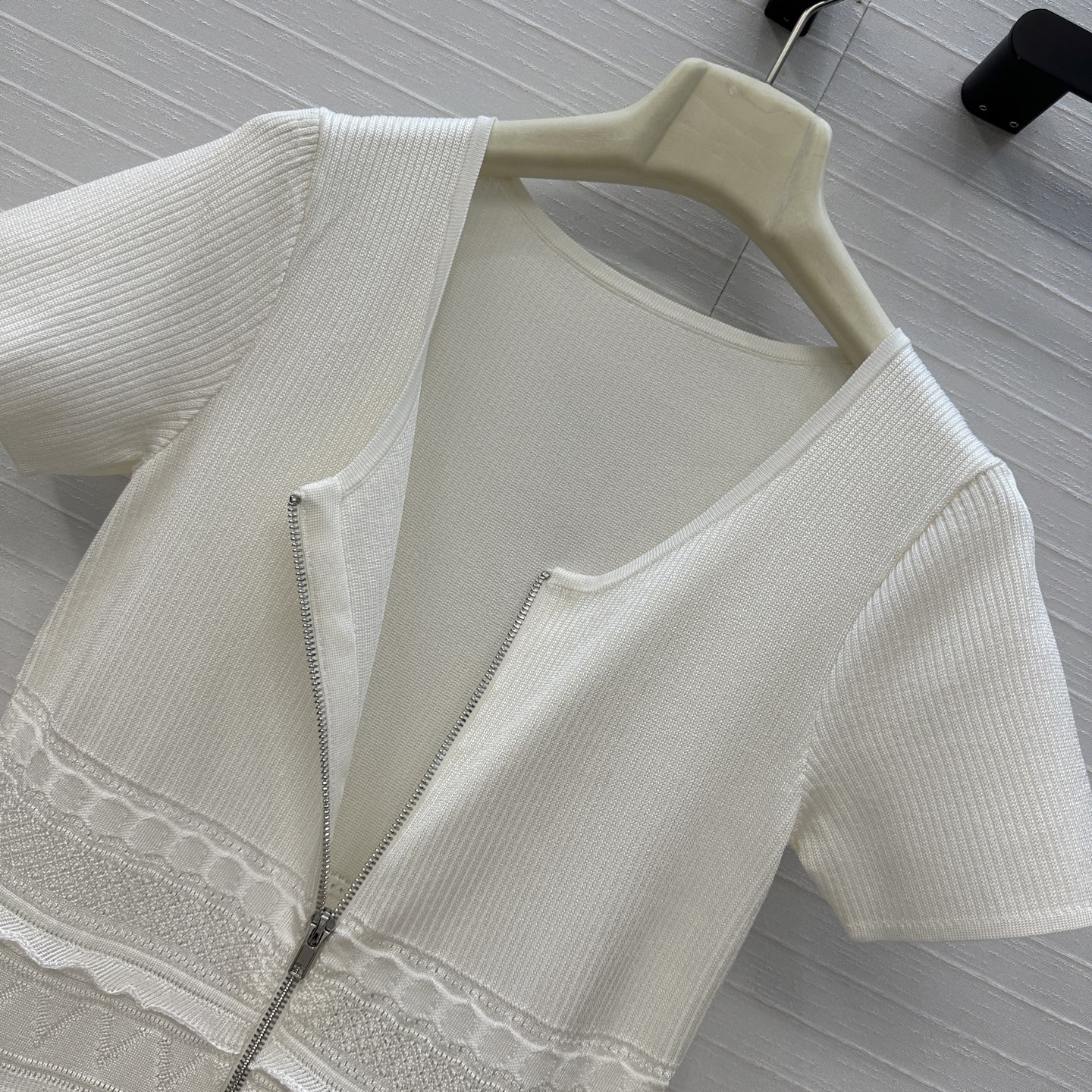 强烈推荐❤️Alai*新品芭蕾风镂空针织连衣裙，气质高级单品！低方领双开拉链设计层次感花边立体蓬蓬裙摆版