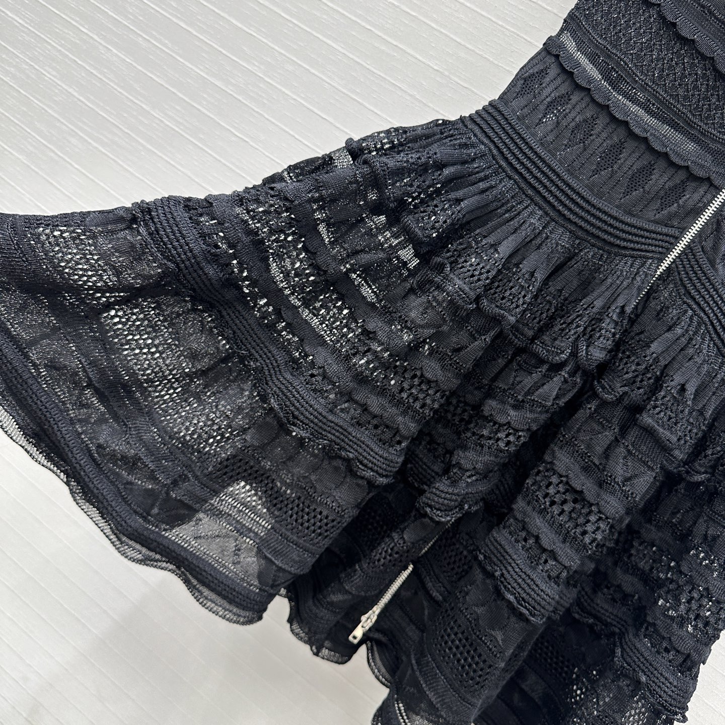 强烈推荐❤️Alai*新品芭蕾风镂空针织连衣裙，气质高级单品！低方领双开拉链设计层次感花边立体蓬蓬裙摆版