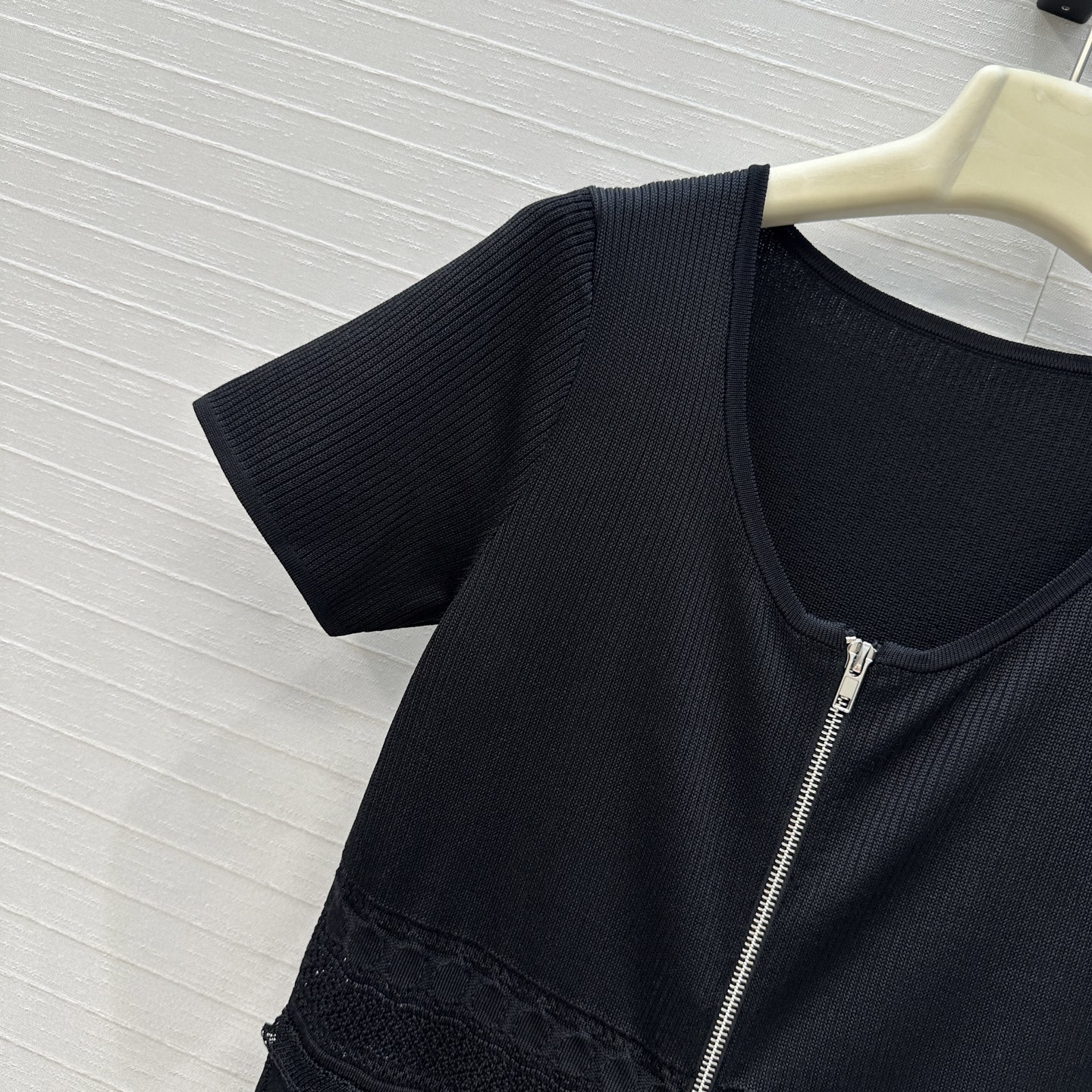 强烈推荐❤️Alai*新品芭蕾风镂空针织连衣裙，气质高级单品！低方领双开拉链设计层次感花边立体蓬蓬裙摆版