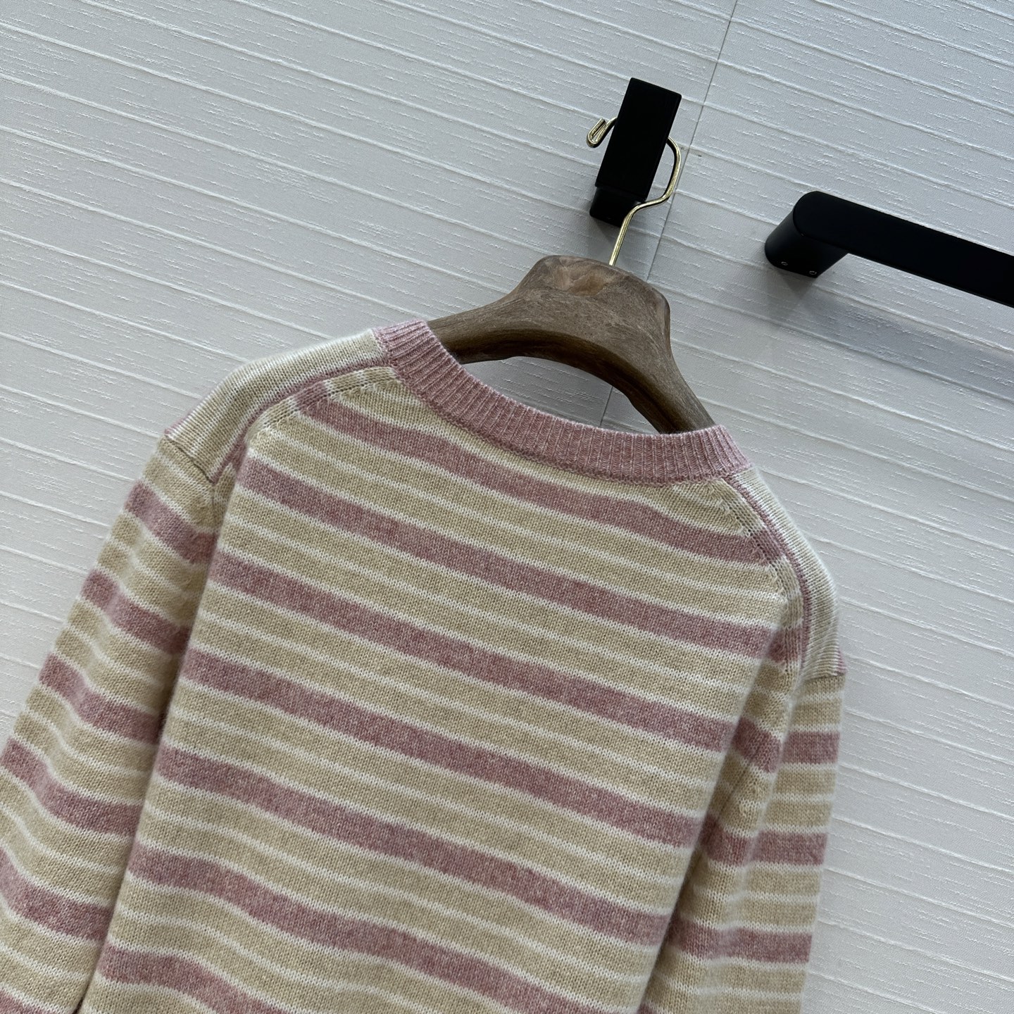 独家首发❤️高端品质❤️Loro piana高智感老钱风穿搭！高级配色条纹针织羊绒开衫，温柔极致优雅的调