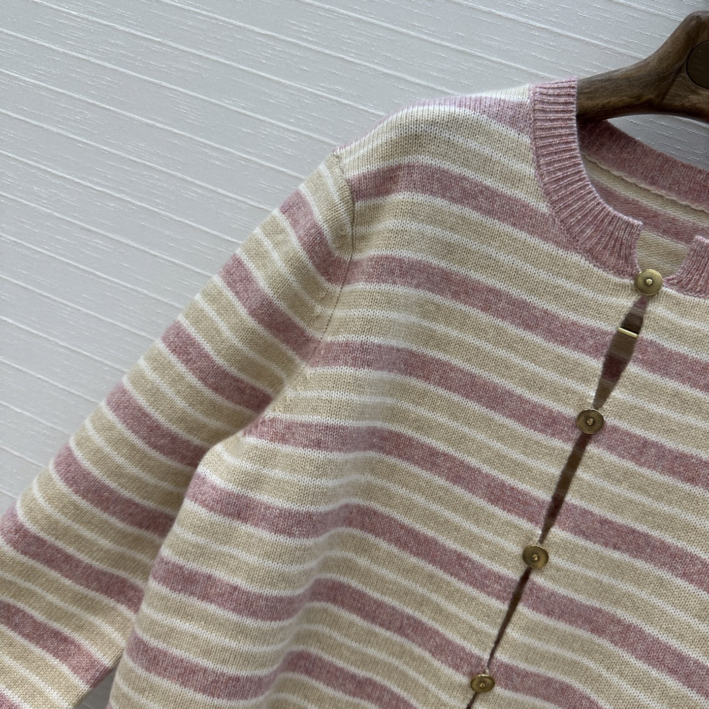 独家首发❤️高端品质❤️Loro piana高智感老钱风穿搭！高级配色条纹针织羊绒开衫，温柔极致优雅的调