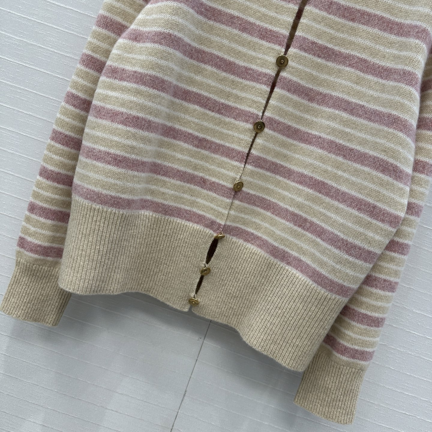 独家首发❤️高端品质❤️Loro piana高智感老钱风穿搭！高级配色条纹针织羊绒开衫，温柔极致优雅的调