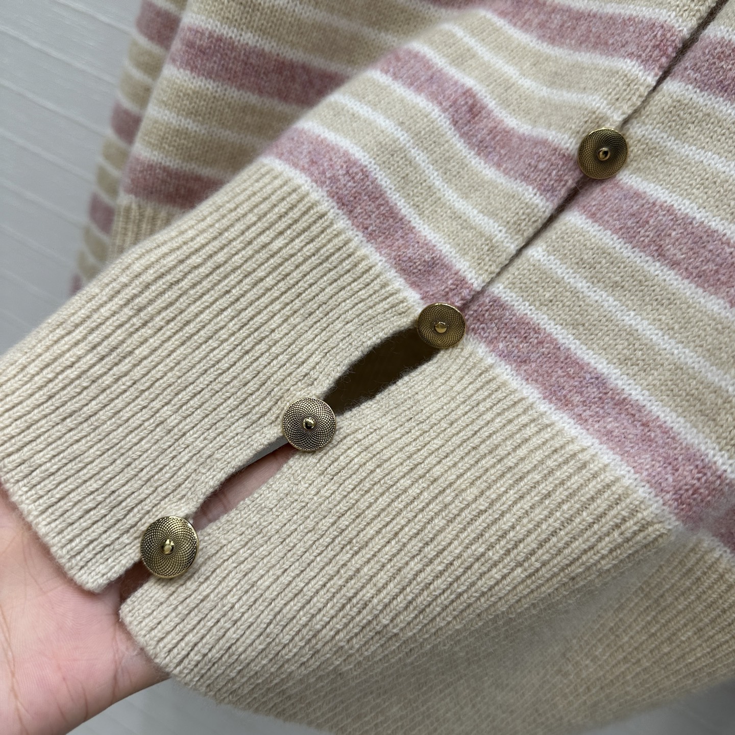 独家首发❤️高端品质❤️Loro piana高智感老钱风穿搭！高级配色条纹针织羊绒开衫，温柔极致优雅的调