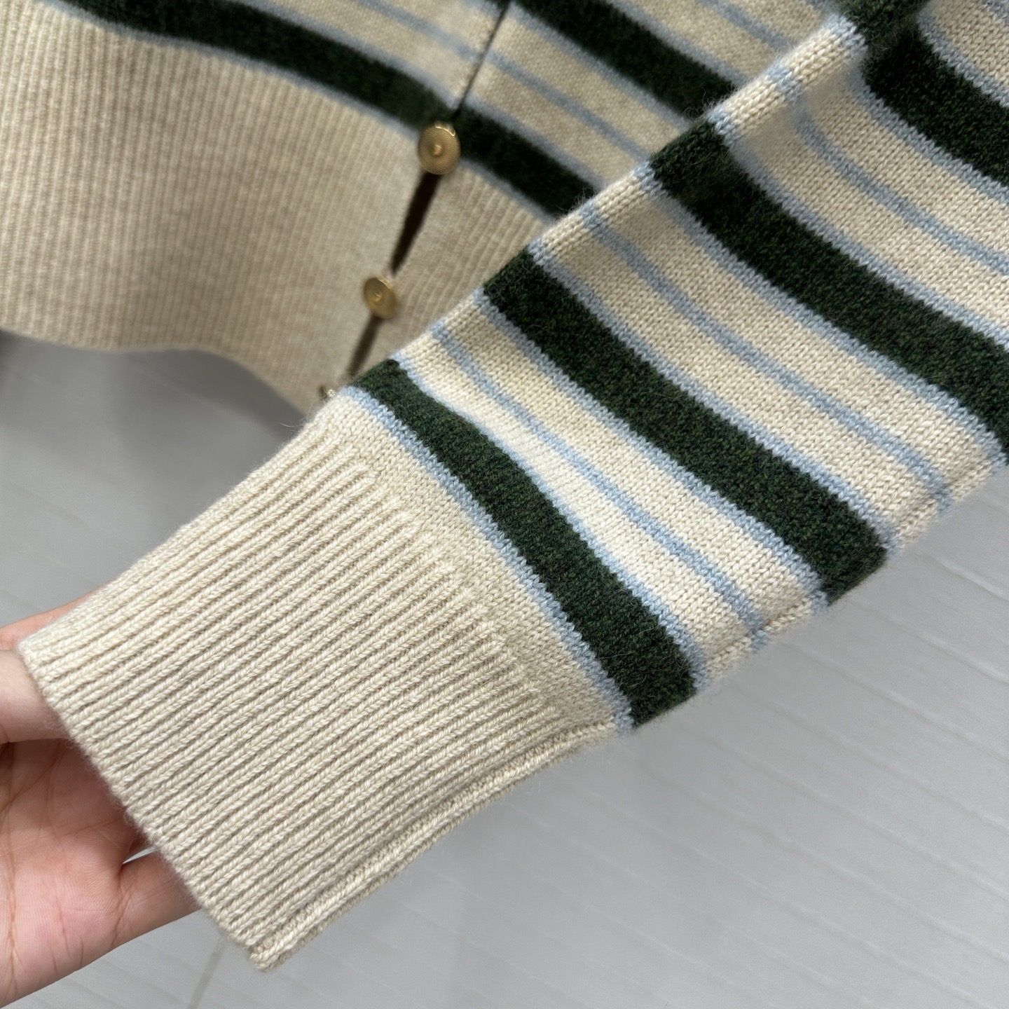 独家首发❤️高端品质❤️Loro piana高智感老钱风穿搭！高级配色条纹针织羊绒开衫，温柔极致优雅的调