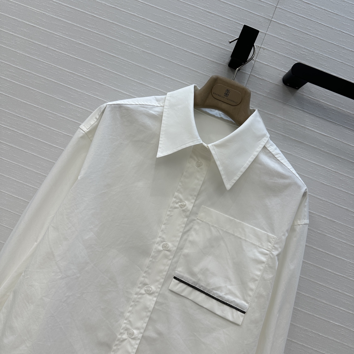 强烈推荐❤️Bc新品长期主义短款衬衫！铜链装饰前袋设计意式简约低调，宽松短款版型百搭不挑人，帅气休闲通勤