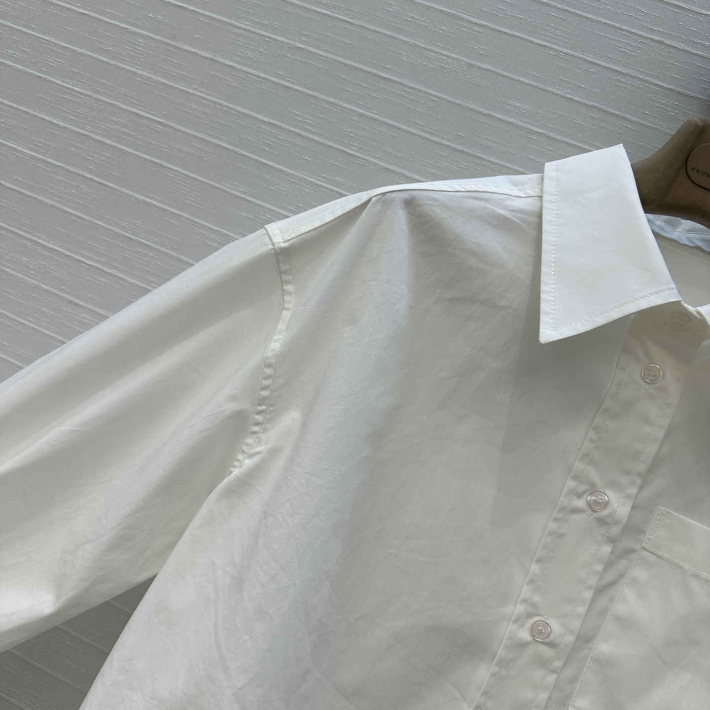 强烈推荐❤️Bc新品长期主义短款衬衫！铜链装饰前袋设计意式简约低调，宽松短款版型百搭不挑人，帅气休闲通勤