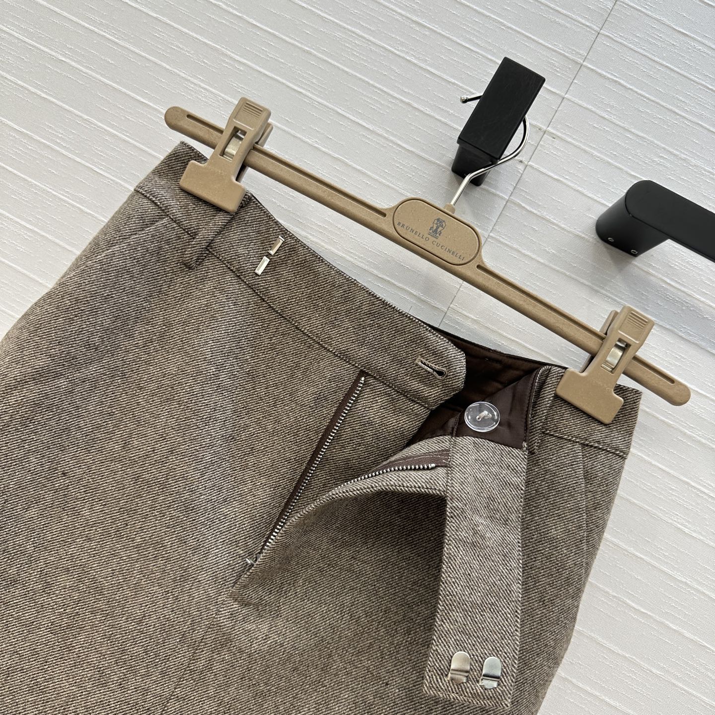 强烈推荐❤️Bc高智感穿搭秋冬必单神器！复古人字纹长半裙。包臀开叉裙摆设计利落通勤，极简优雅知性气质，做