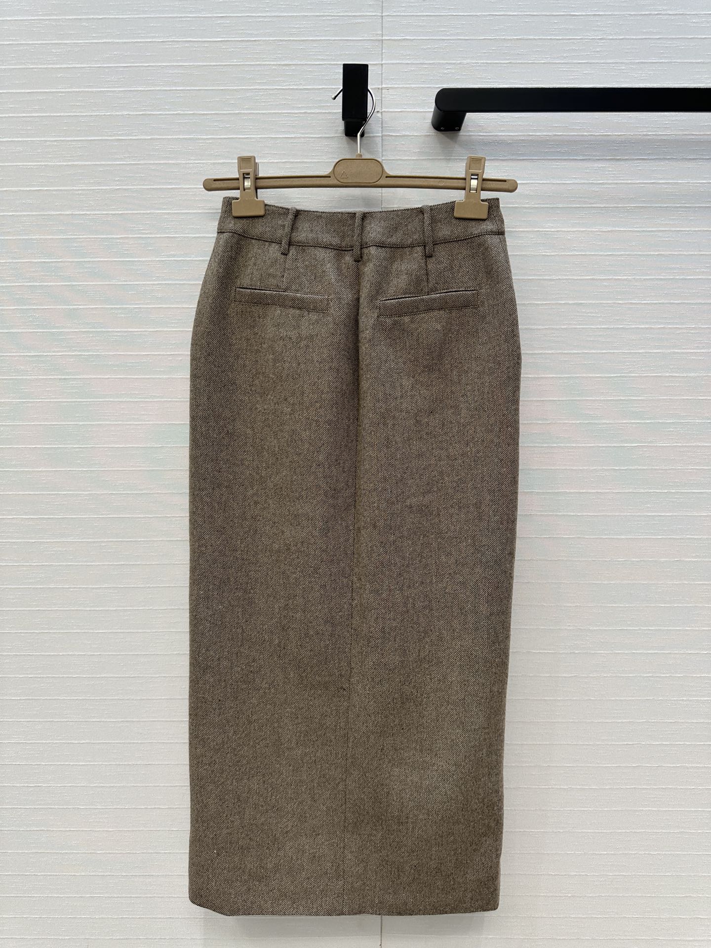 强烈推荐❤️Bc高智感穿搭秋冬必单神器！复古人字纹长半裙。包臀开叉裙摆设计利落通勤，极简优雅知性气质，做