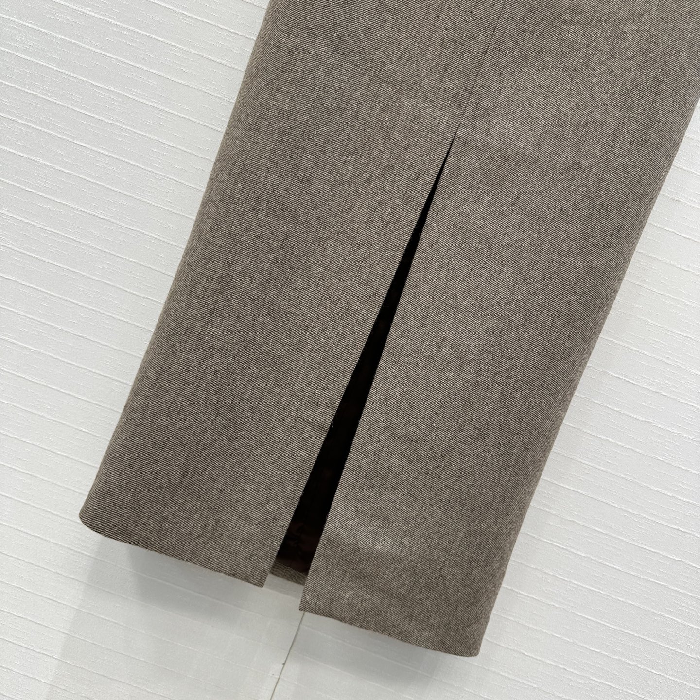 强烈推荐❤️Bc高智感穿搭秋冬必单神器！复古人字纹长半裙。包臀开叉裙摆设计利落通勤，极简优雅知性气质，做