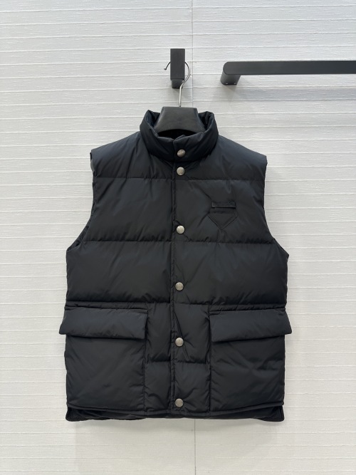 Prada Black Down Vest, American Street Style, Triangle Logo, Metal Button Decor 1 Prada Black Down Vest, American Street Style, Triangle Logo, Metal Button Decor