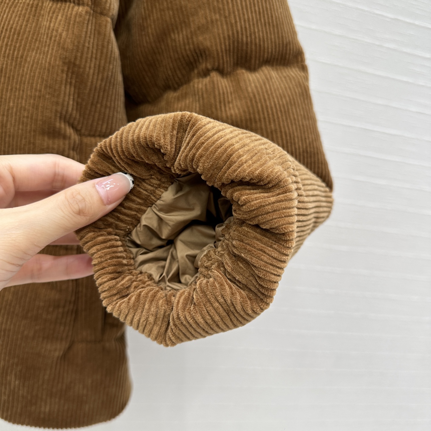 Miu Miu Corduroy Puffer Jacket with Leather Collar - Stylish and Warm 7 i1756405929738 6410 0 5