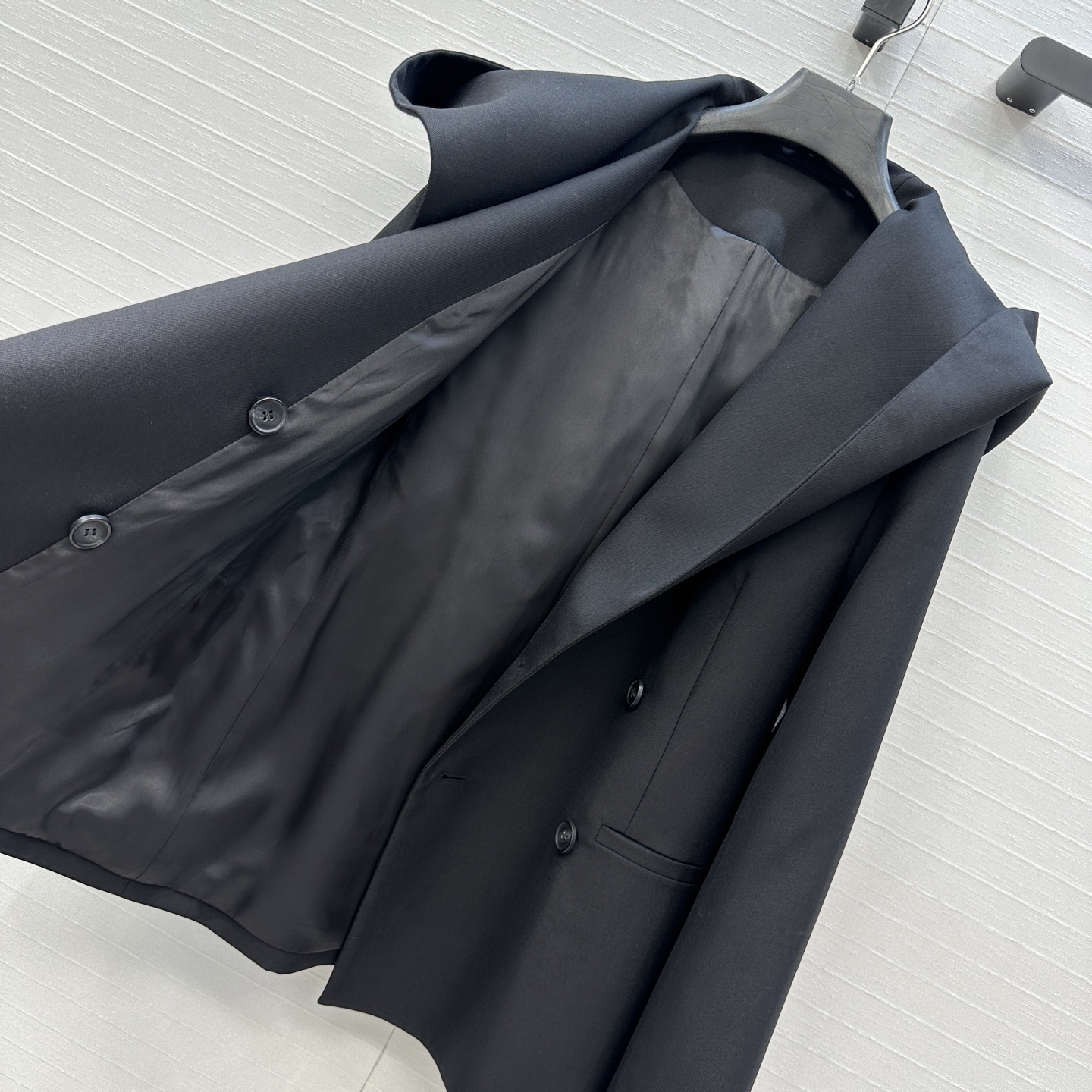 独家首发❤️高端原单品质❤️ Alai*新品高智感黑色😎穿搭！黑色羊毛华达呢连帽设计西装外套，休闲不失气