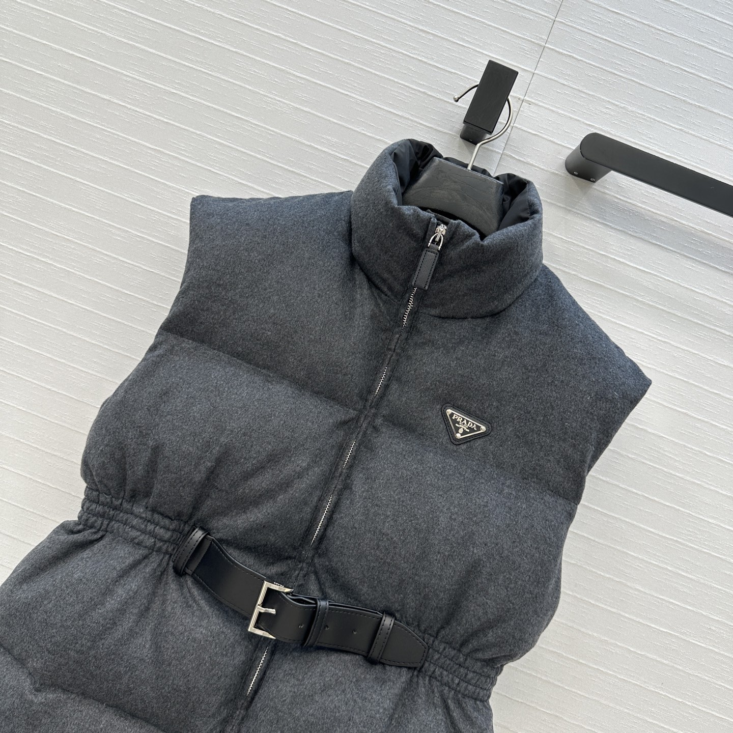 爆单推荐❤️Prad*早秋新品 立领皮带束腰毛呢羽绒马甲！不挑个子的中长款立体剪裁搭扣收腰版型上身时髦又