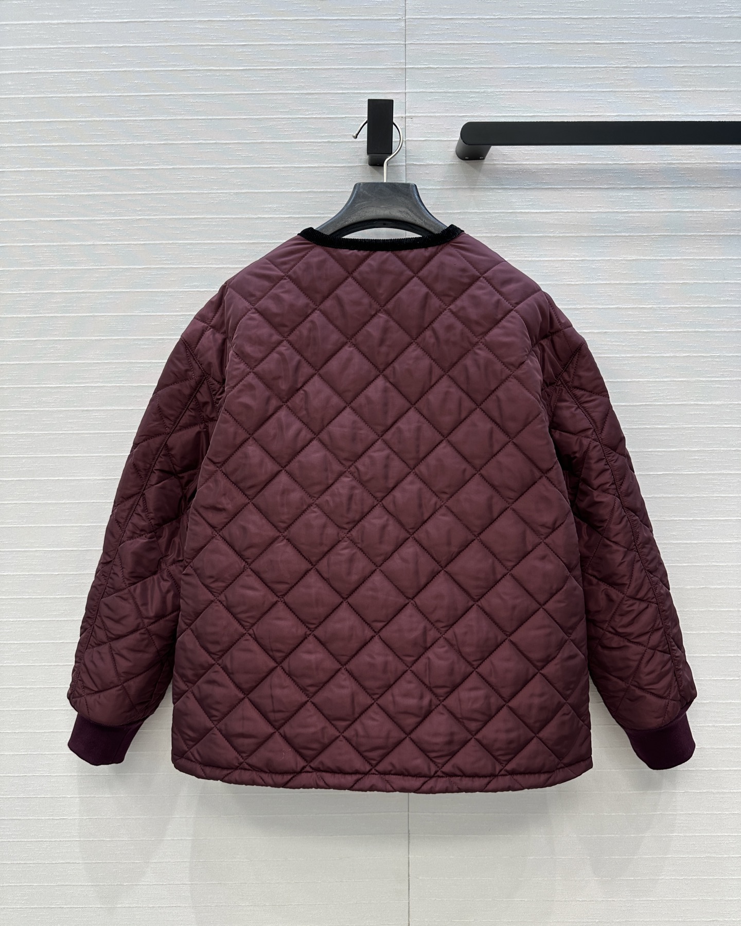 爆款推荐💕Pra*秋冬新品！间棉菱格棉服外套！进口再生尼龙面料！撞色灯芯绒包边工艺落肩圆领双口袋，金属三