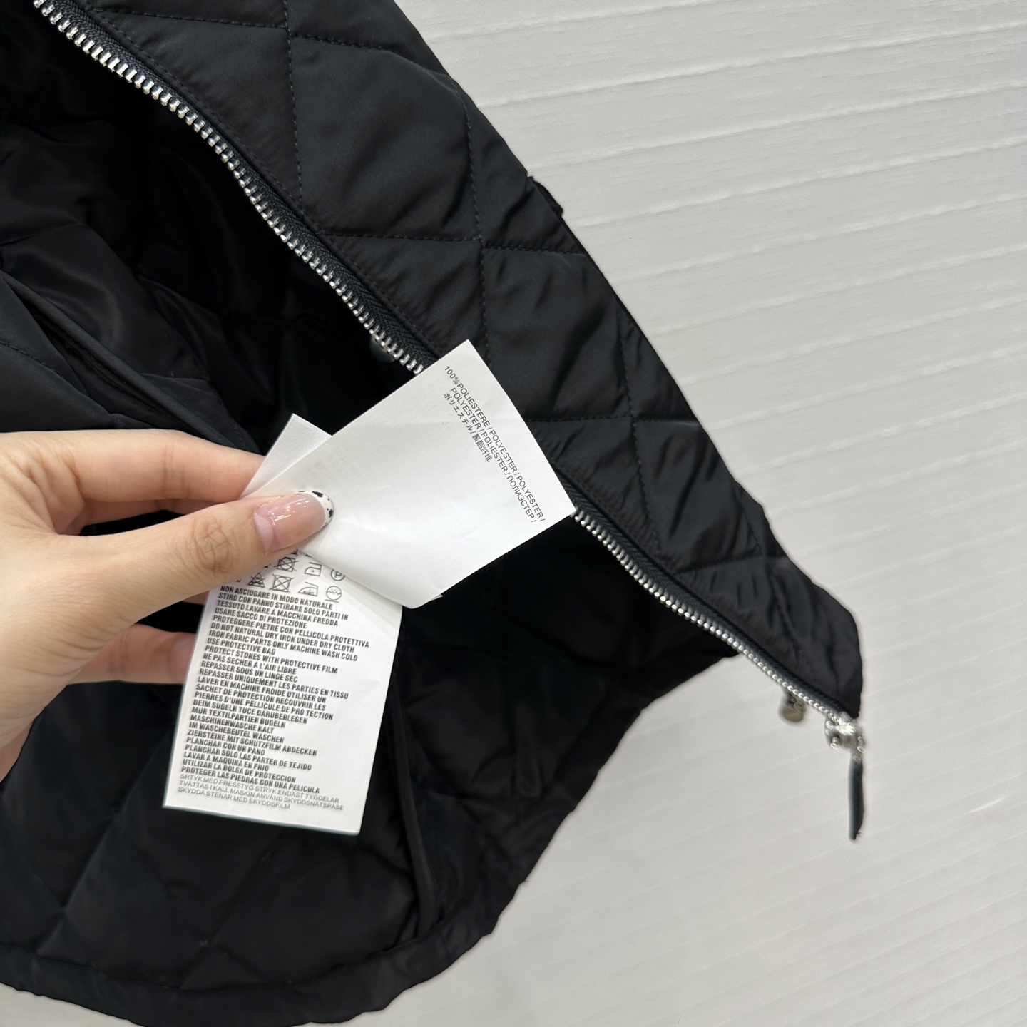 爆款推荐💕Pra*秋冬新品！间棉菱格棉服外套！进口再生尼龙面料！撞色灯芯绒包边工艺落肩圆领双口袋，金属三