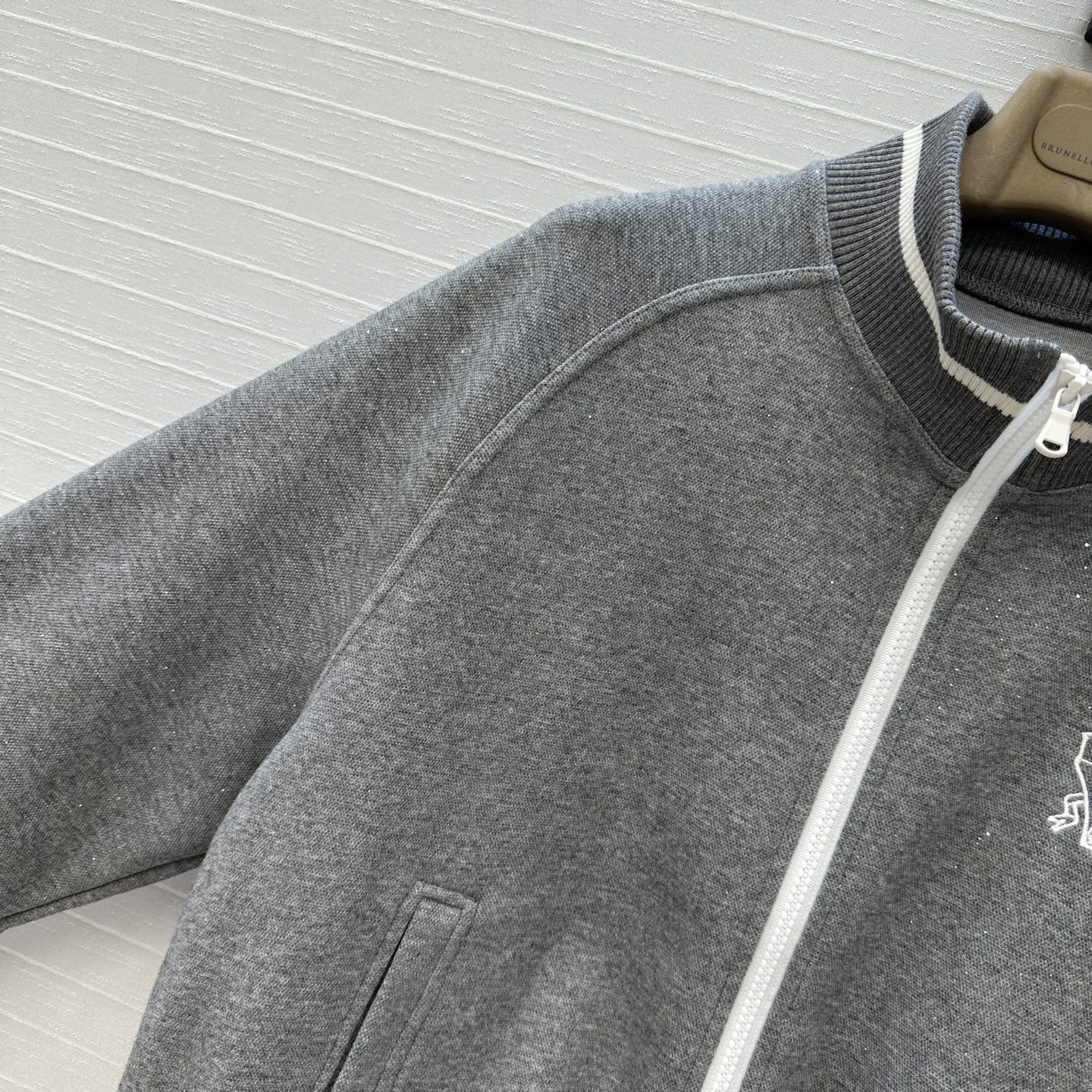 强烈推荐❤️BC长期主义休闲运动套装，徽章刺绣立领拉链外套搭配松紧腰锥形裤，轻松演绎慵懒随性的日常单品。