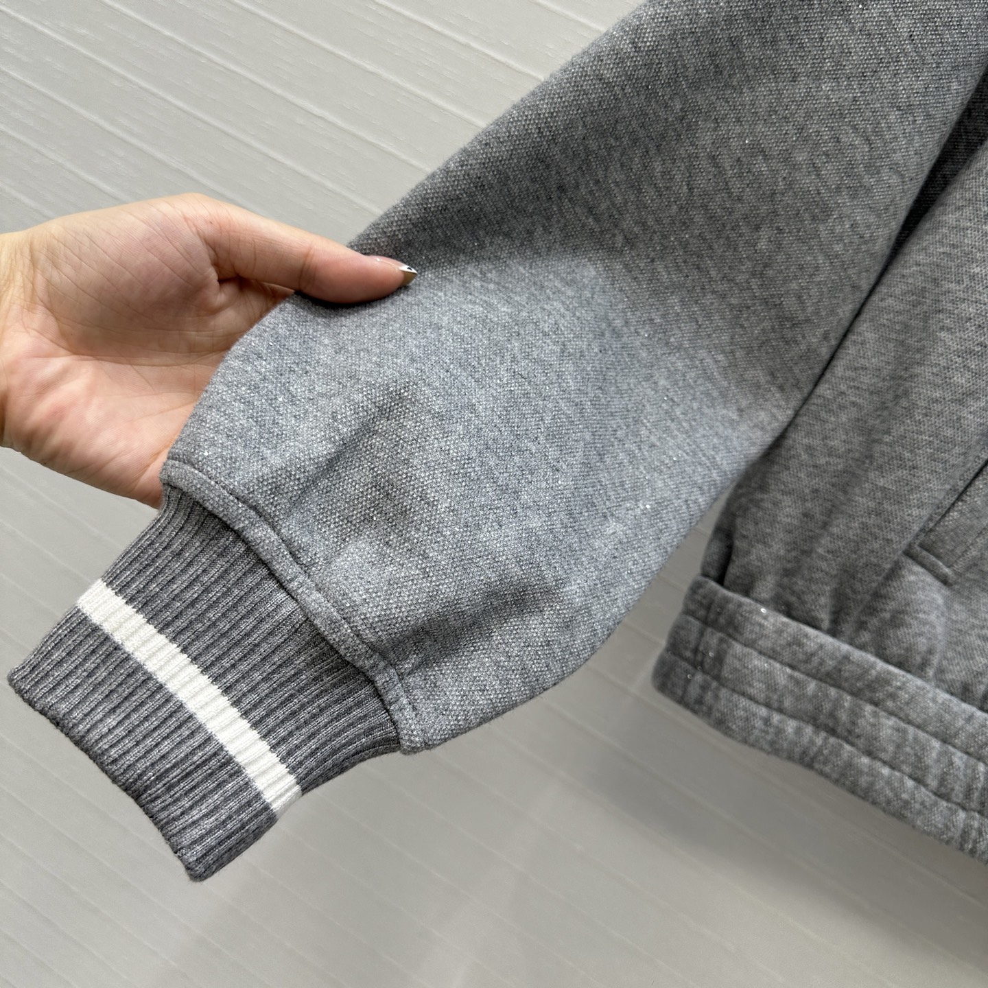 强烈推荐❤️BC长期主义休闲运动套装，徽章刺绣立领拉链外套搭配松紧腰锥形裤，轻松演绎慵懒随性的日常单品。